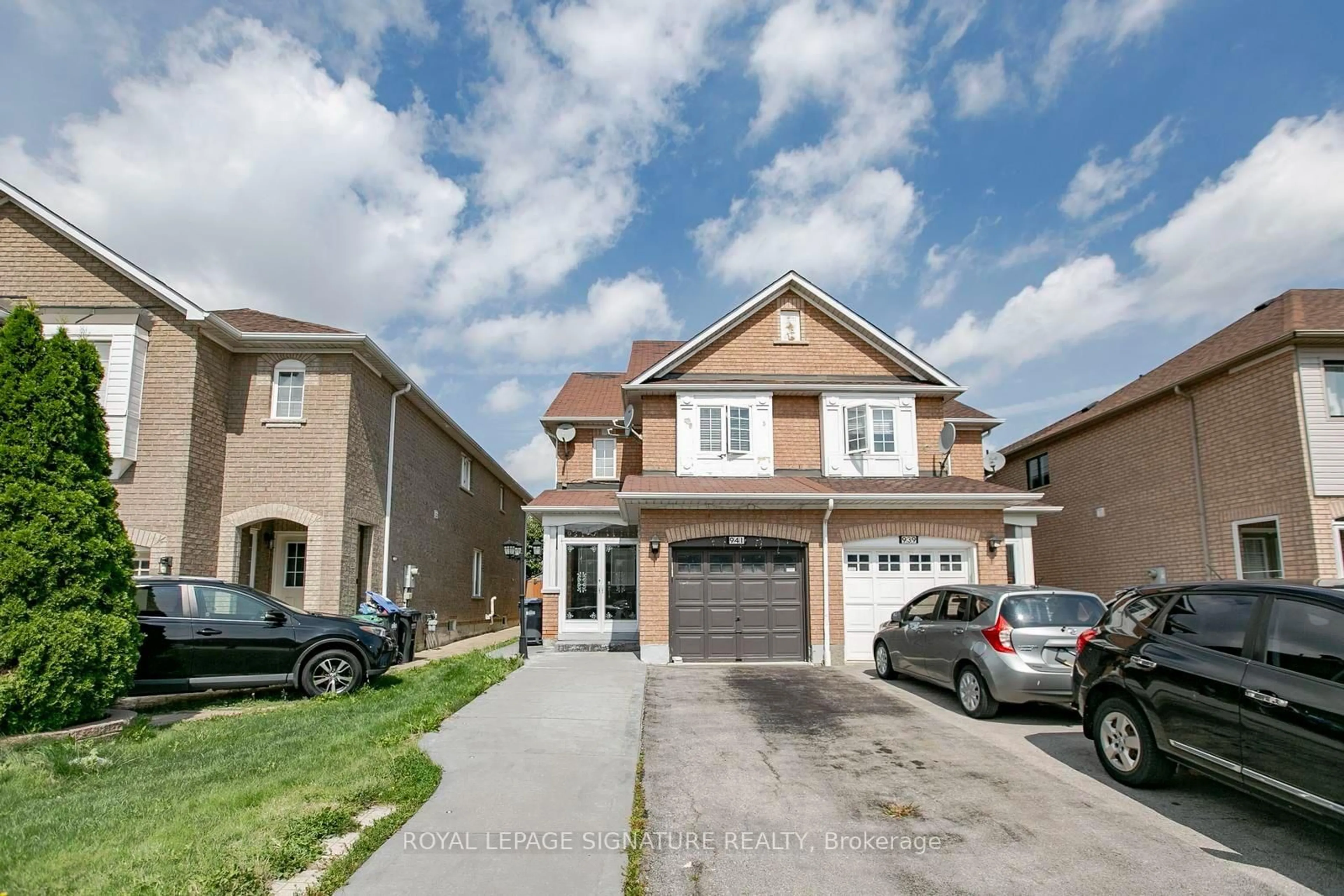 Home with brick exterior material, street for 941 Mandolin Pl, Mississauga Ontario L5W 1S3