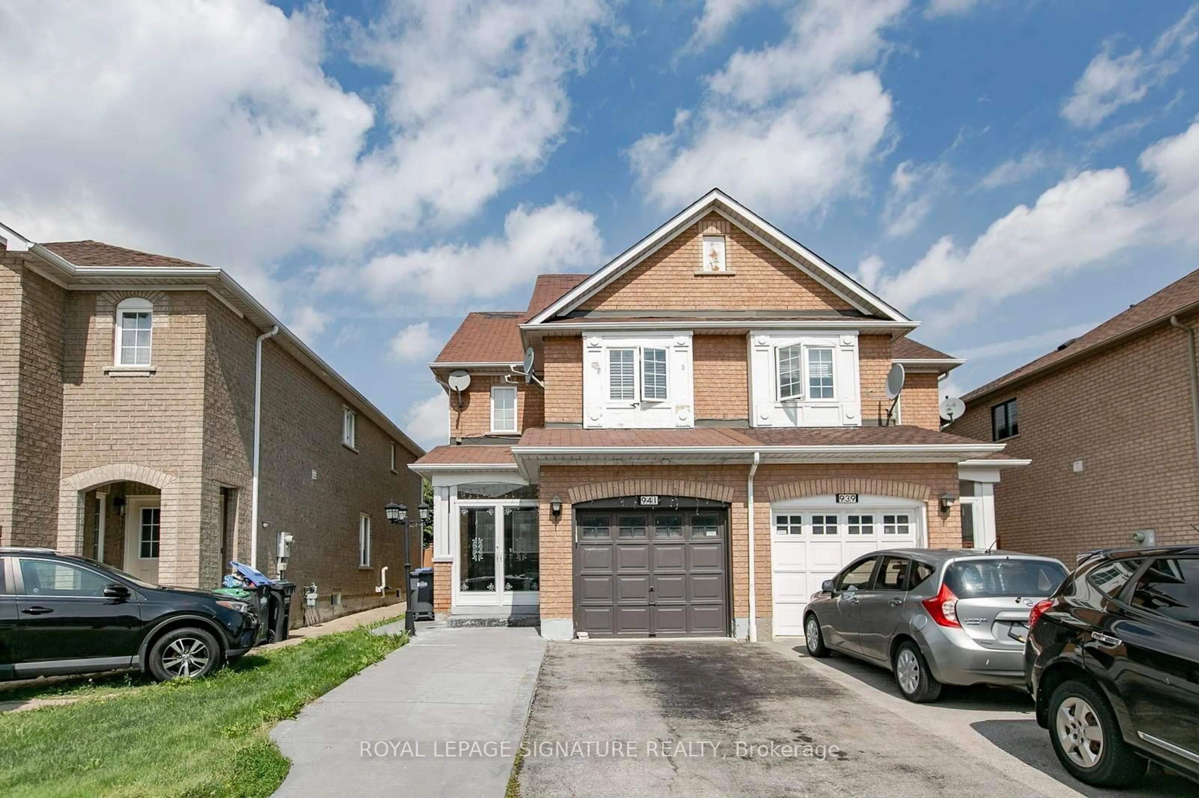 Home with brick exterior material, street for 941 Mandolin Pl, Mississauga Ontario L5W 1S3