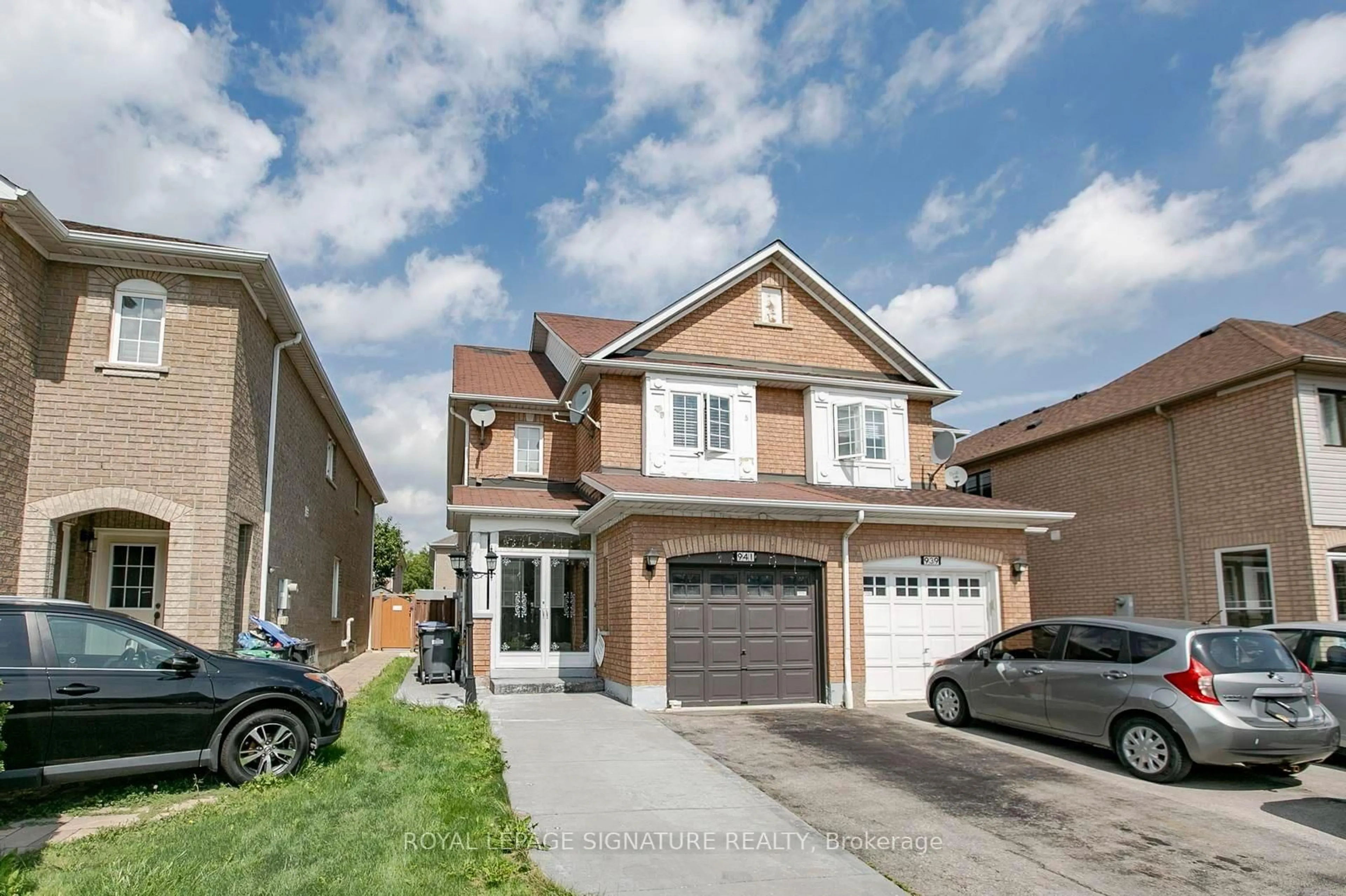 Home with brick exterior material, street for 941 Mandolin Pl, Mississauga Ontario L5W 1S3