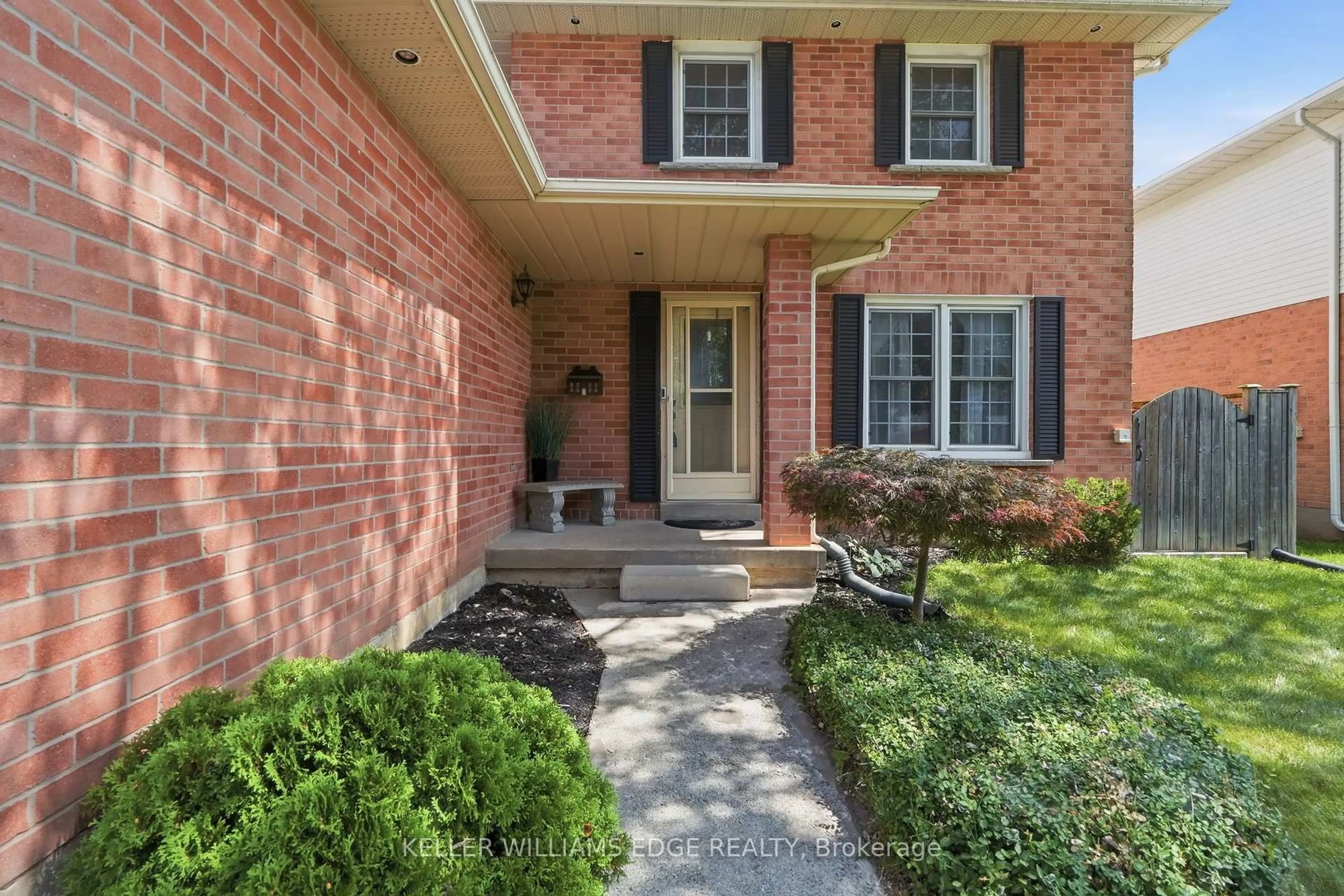 Home with brick exterior material, street for 2055 Hunters Wood Dr, Burlington Ontario L7M 2T9