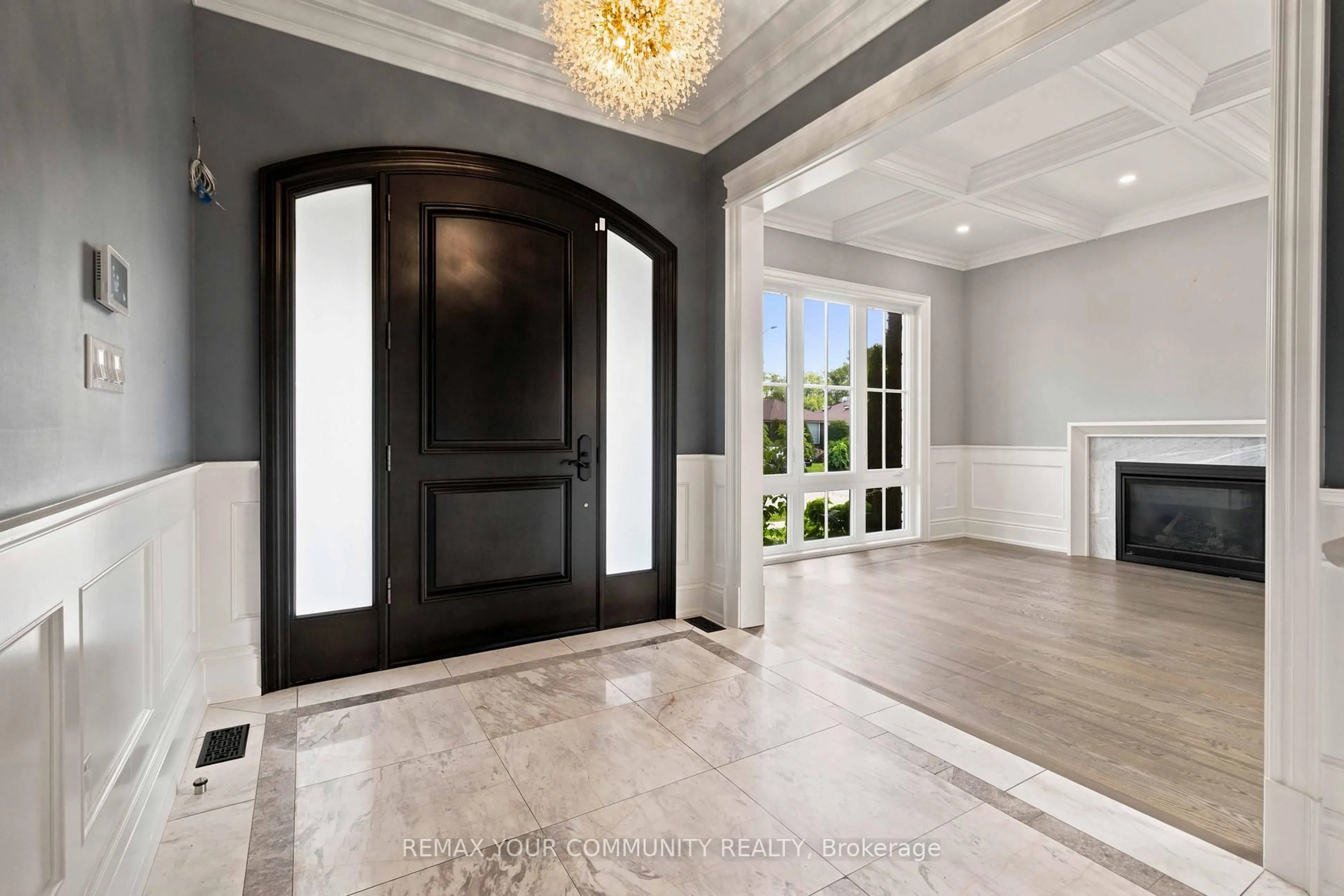 Indoor entryway for 1226 Ogden Ave, Mississauga Ontario L5E 2H4
