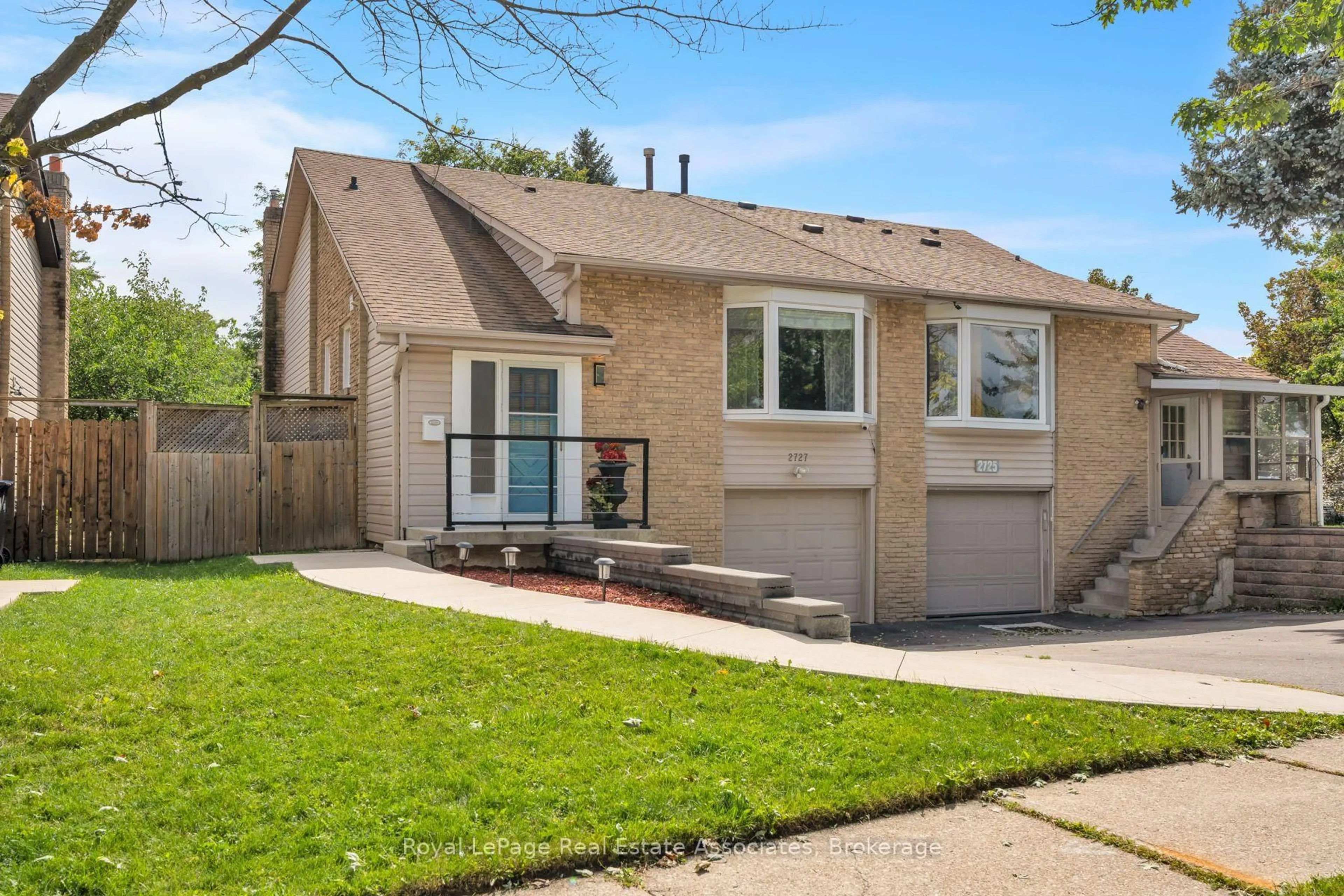 Home with brick exterior material, street for 2727 Bucklepost Cres, Mississauga Ontario L5N 1X6