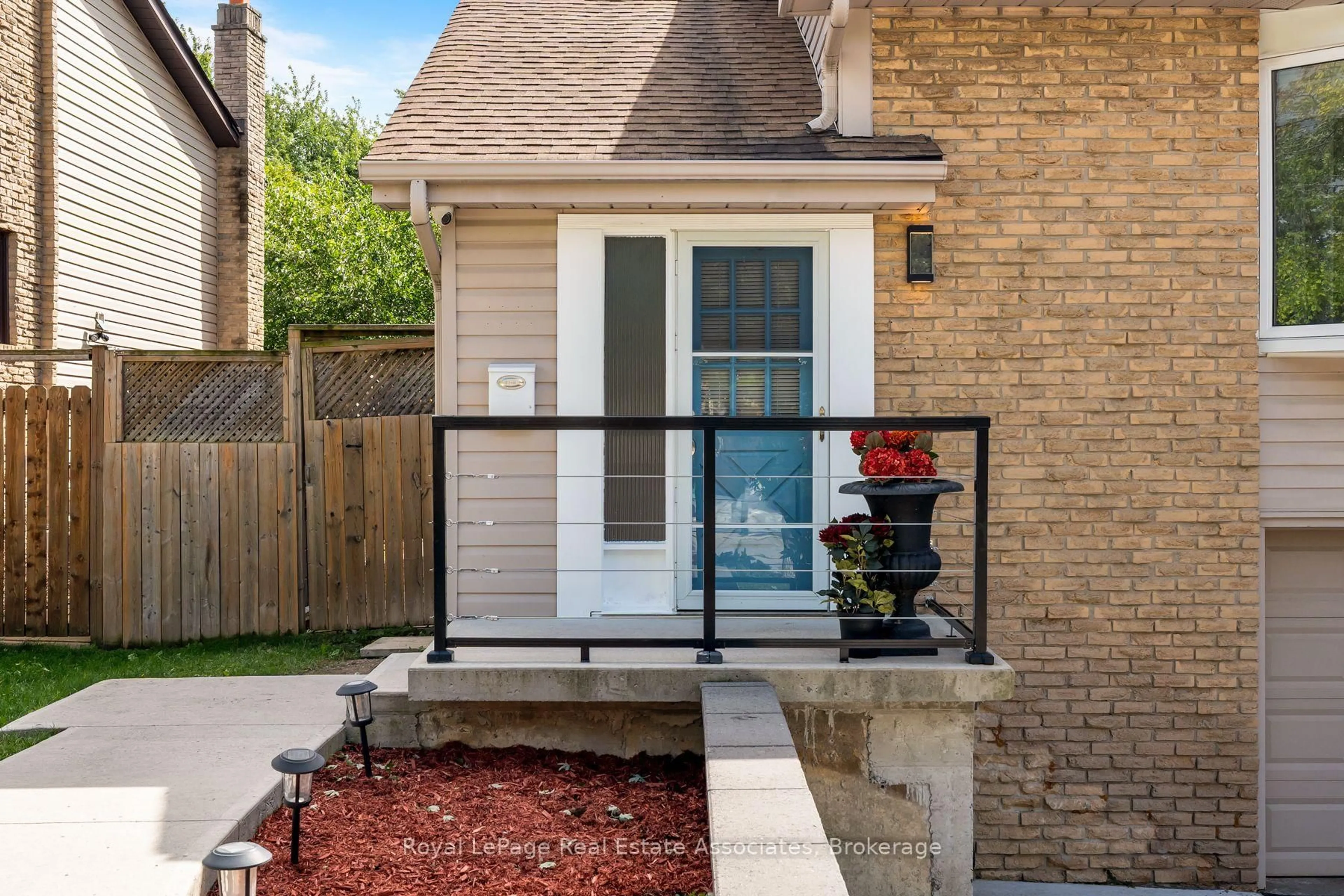 Unknown for 2727 Bucklepost Cres, Mississauga Ontario L5N 1X6