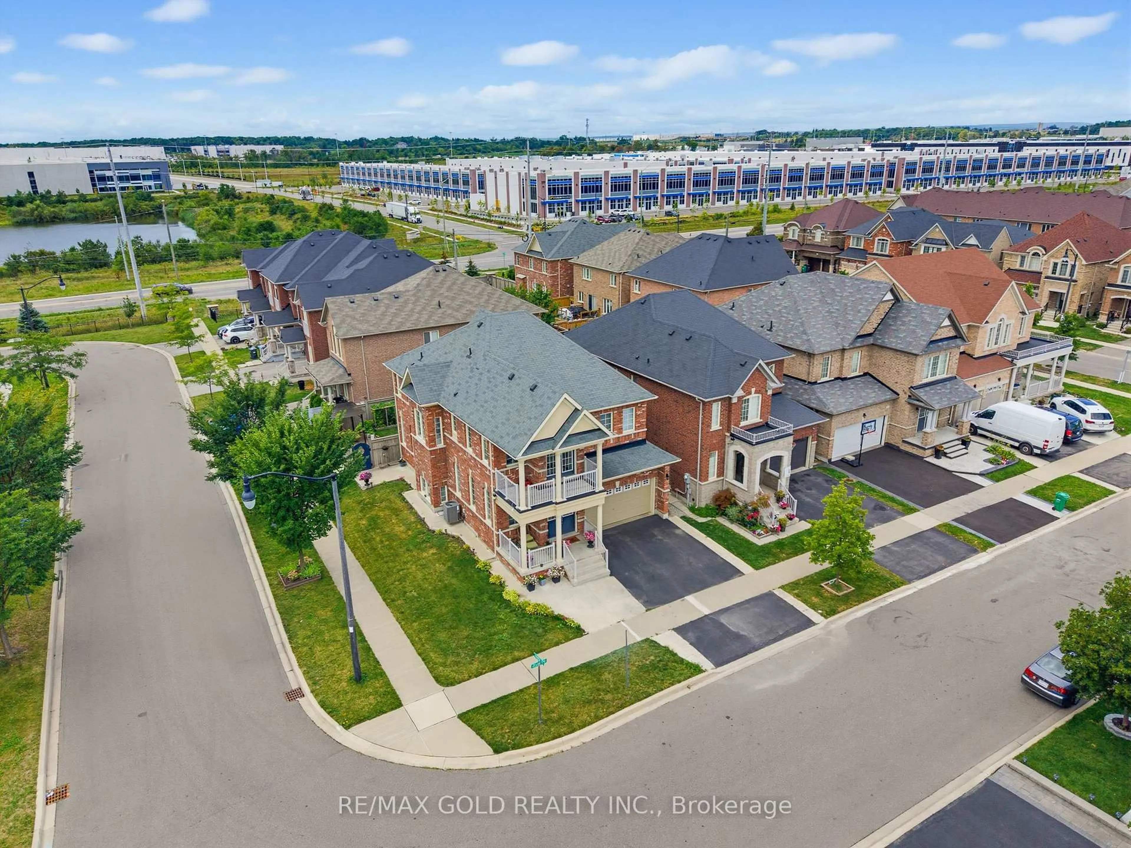 A pic from outside/outdoor area/front of a property/back of a property/a pic from drone, unknown for 8 Zelda Rd, Brampton Ontario L6R 3V9