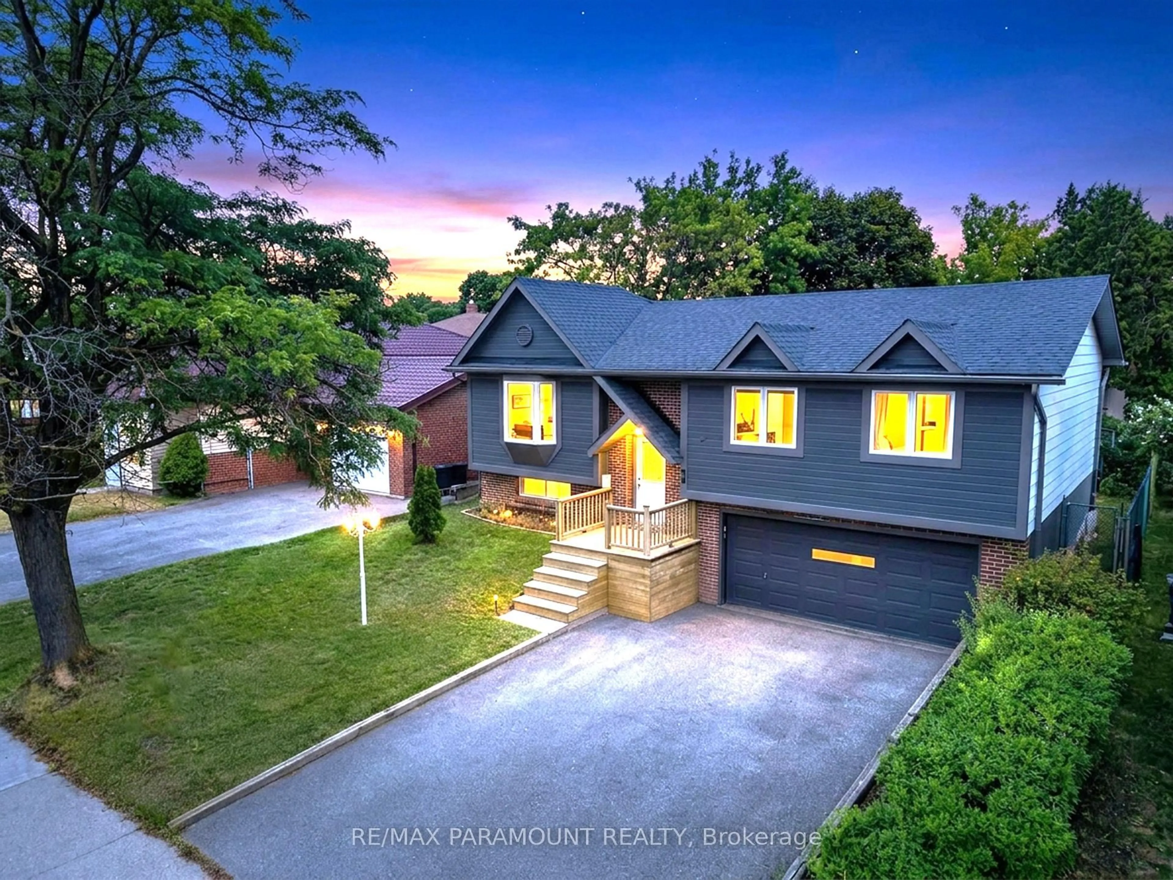 A pic from outside/outdoor area/front of a property/back of a property/a pic from drone, street for 226 Rutherford Rd, Brampton Ontario L6V 2X8