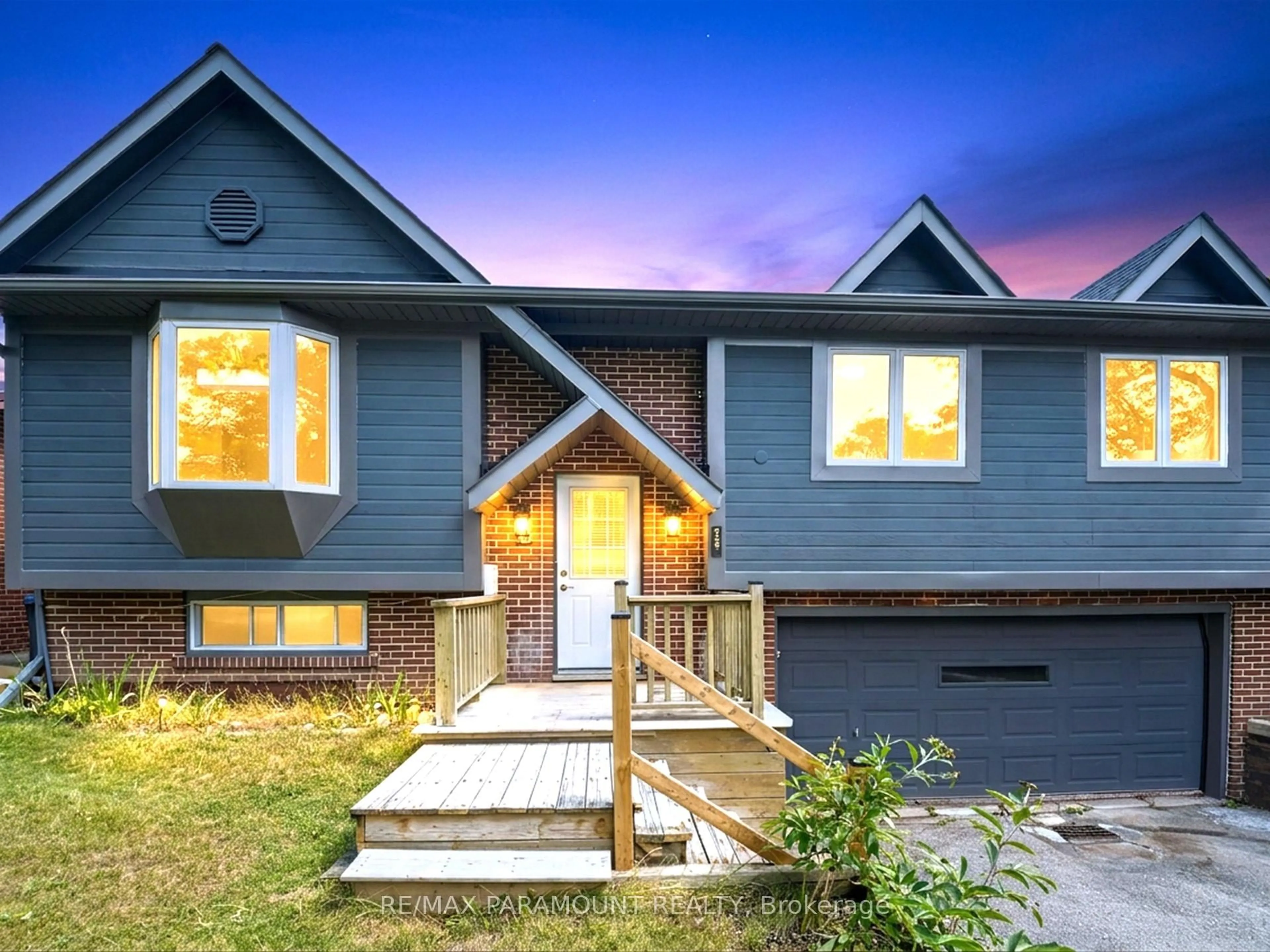 Home with vinyl exterior material, street for 226 Rutherford Rd, Brampton Ontario L6V 2X8