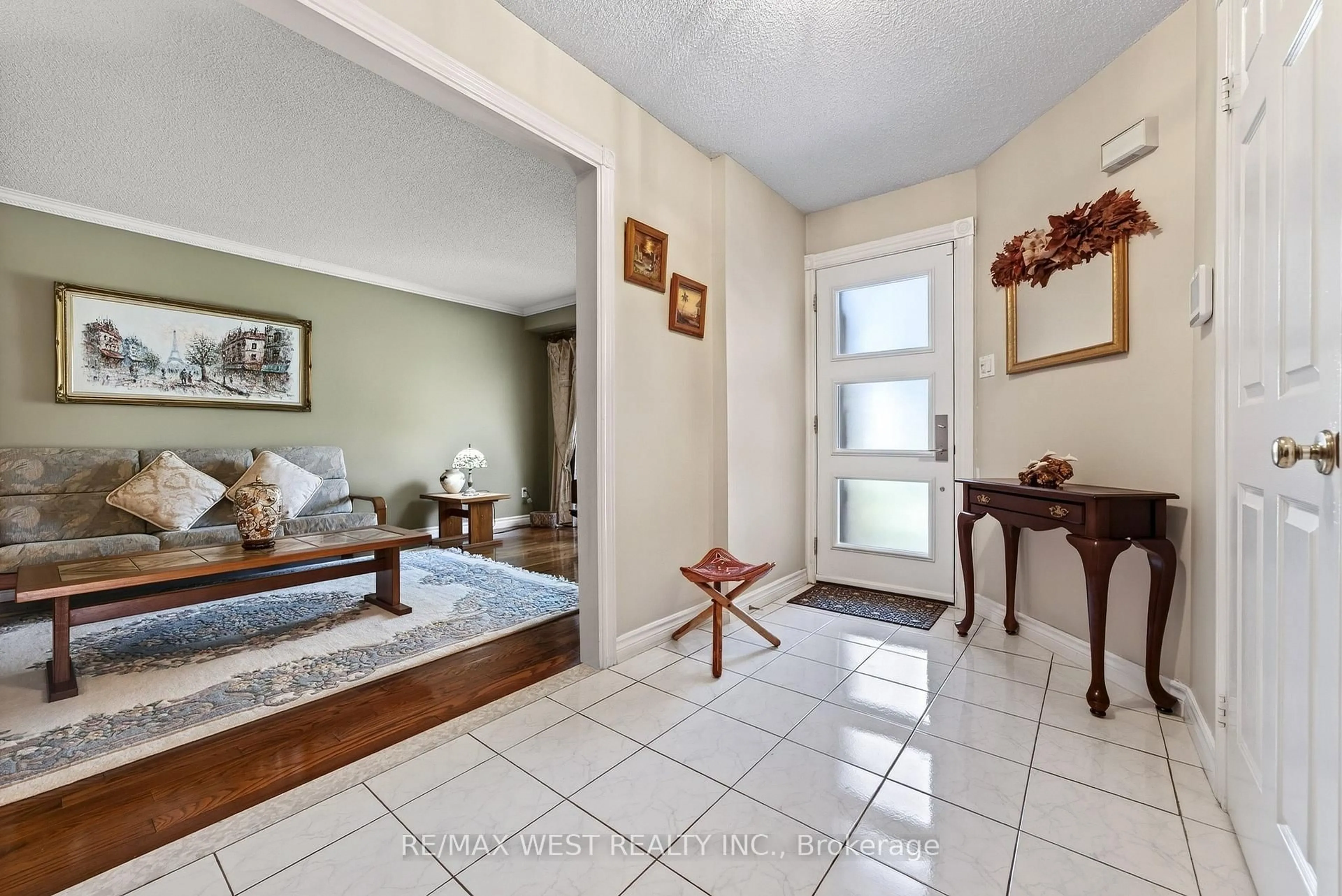 Indoor foyer for 88 Palomino Dr, Mississauga Ontario L4Z 3H8