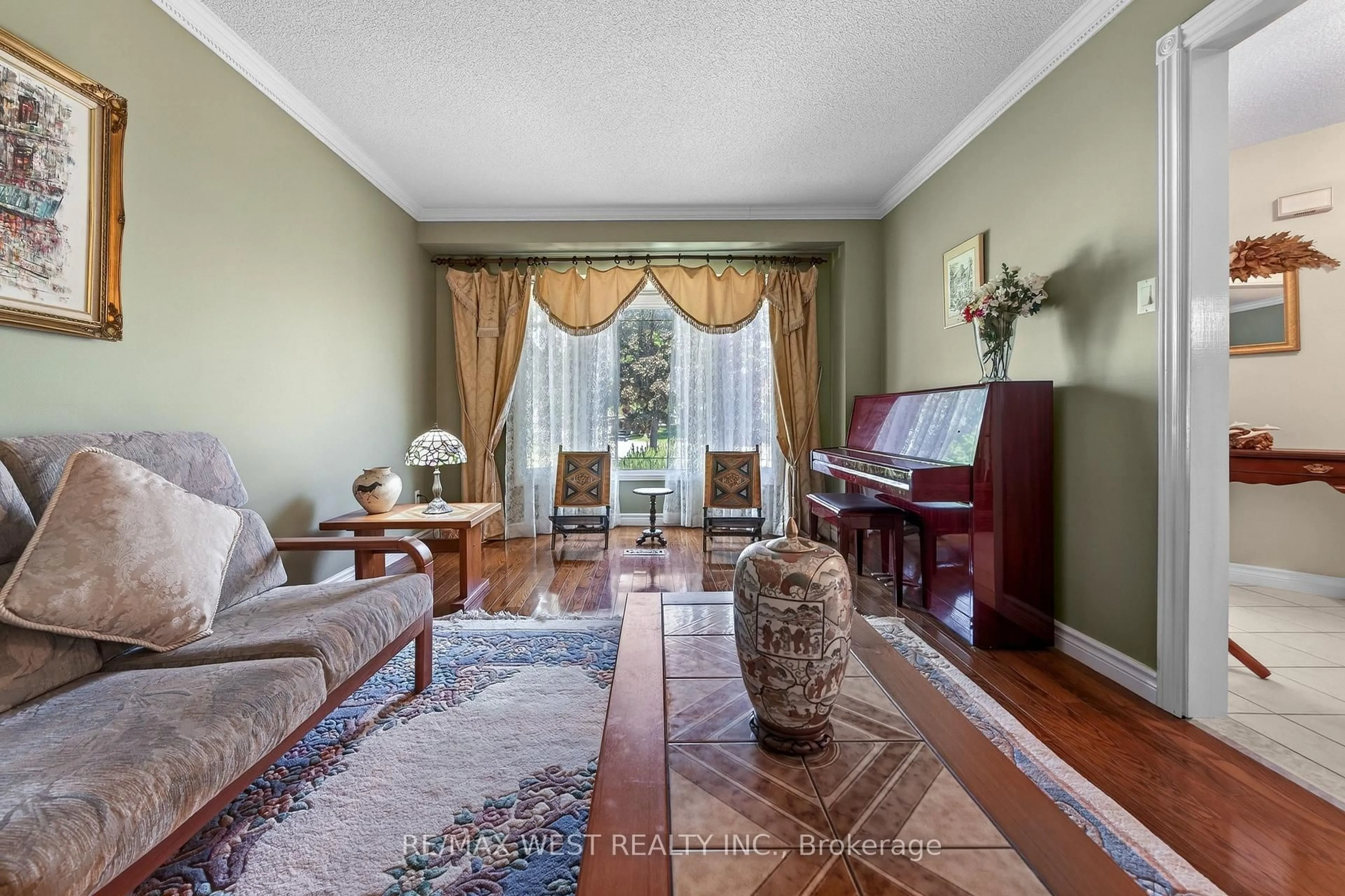 Living room with furniture, unknown for 88 Palomino Dr, Mississauga Ontario L4Z 3H8