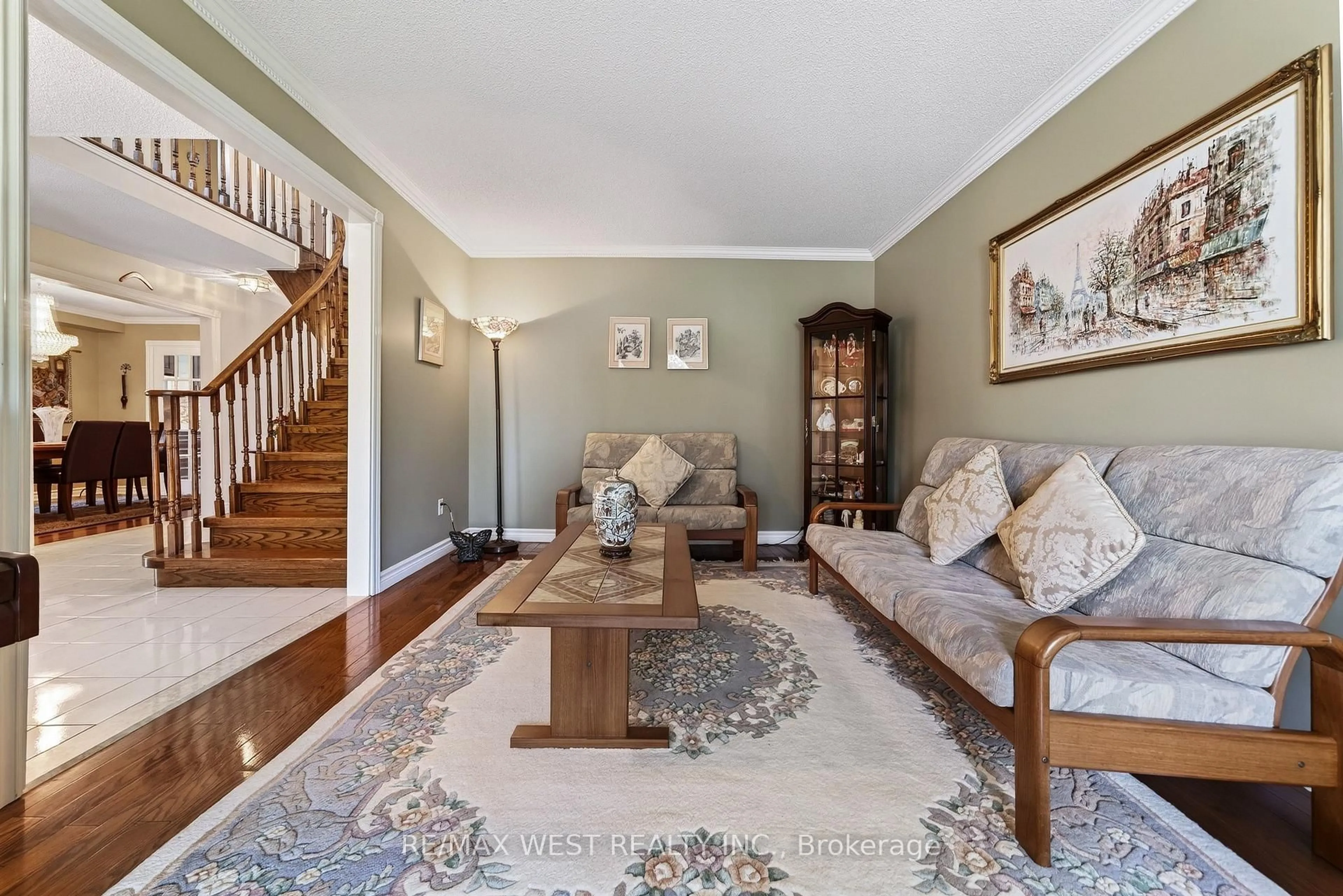 Living room with furniture, carpet floor for 88 Palomino Dr, Mississauga Ontario L4Z 3H8