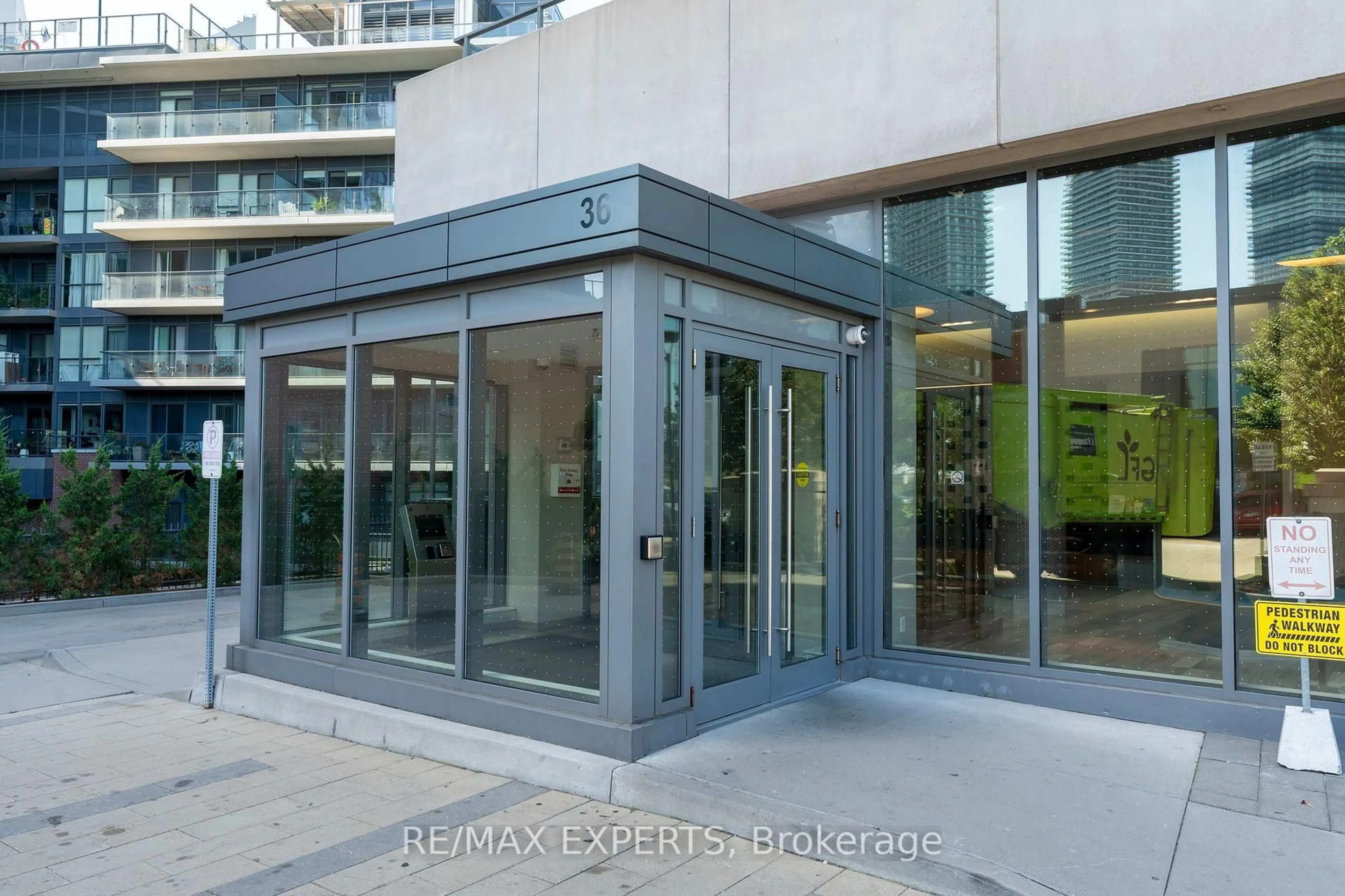 Indoor foyer for 36 Park Lawn Rd #1905, Toronto Ontario M8V 0E5