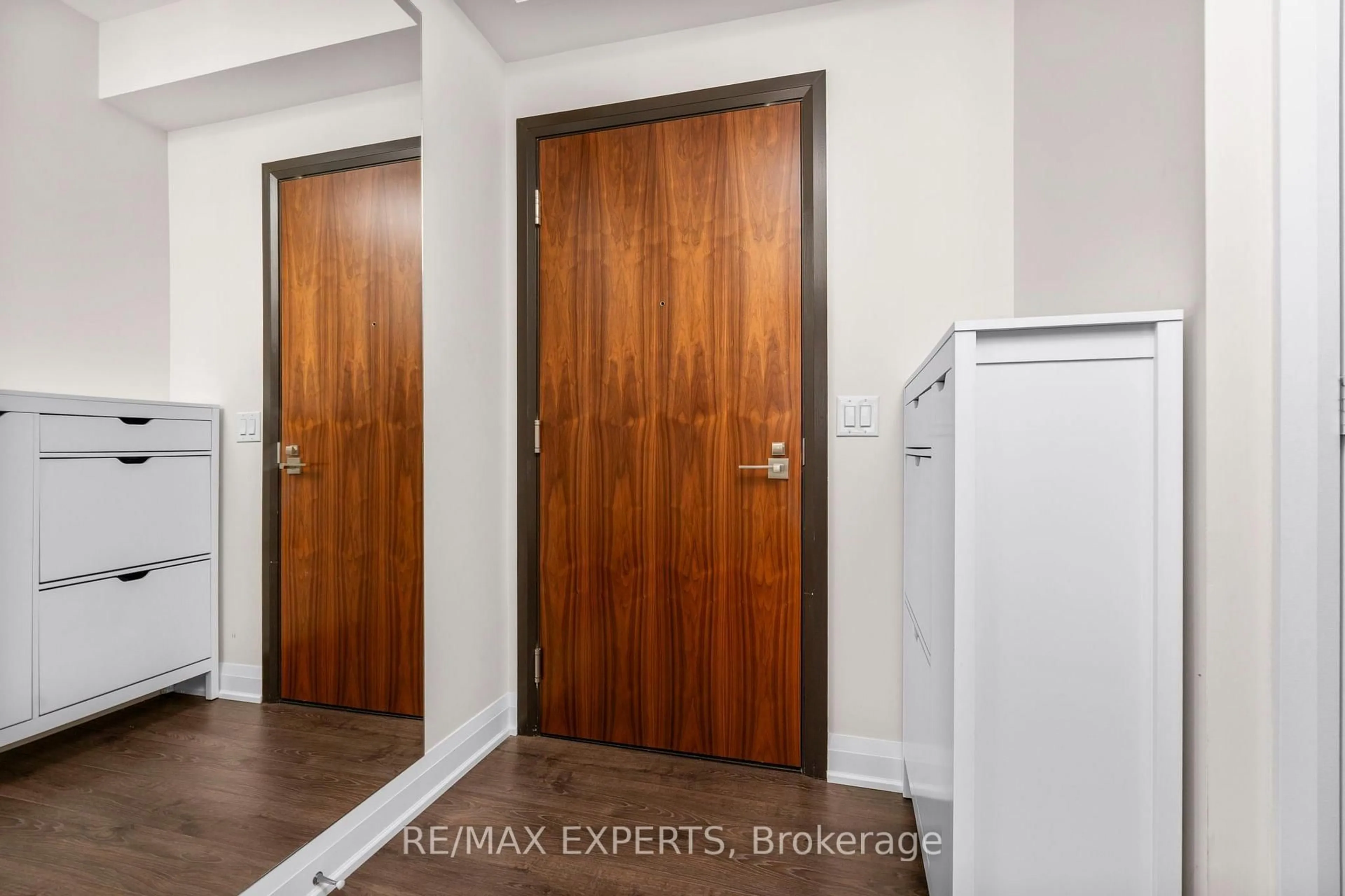 Indoor entryway for 36 Park Lawn Rd #1905, Toronto Ontario M8V 0E5