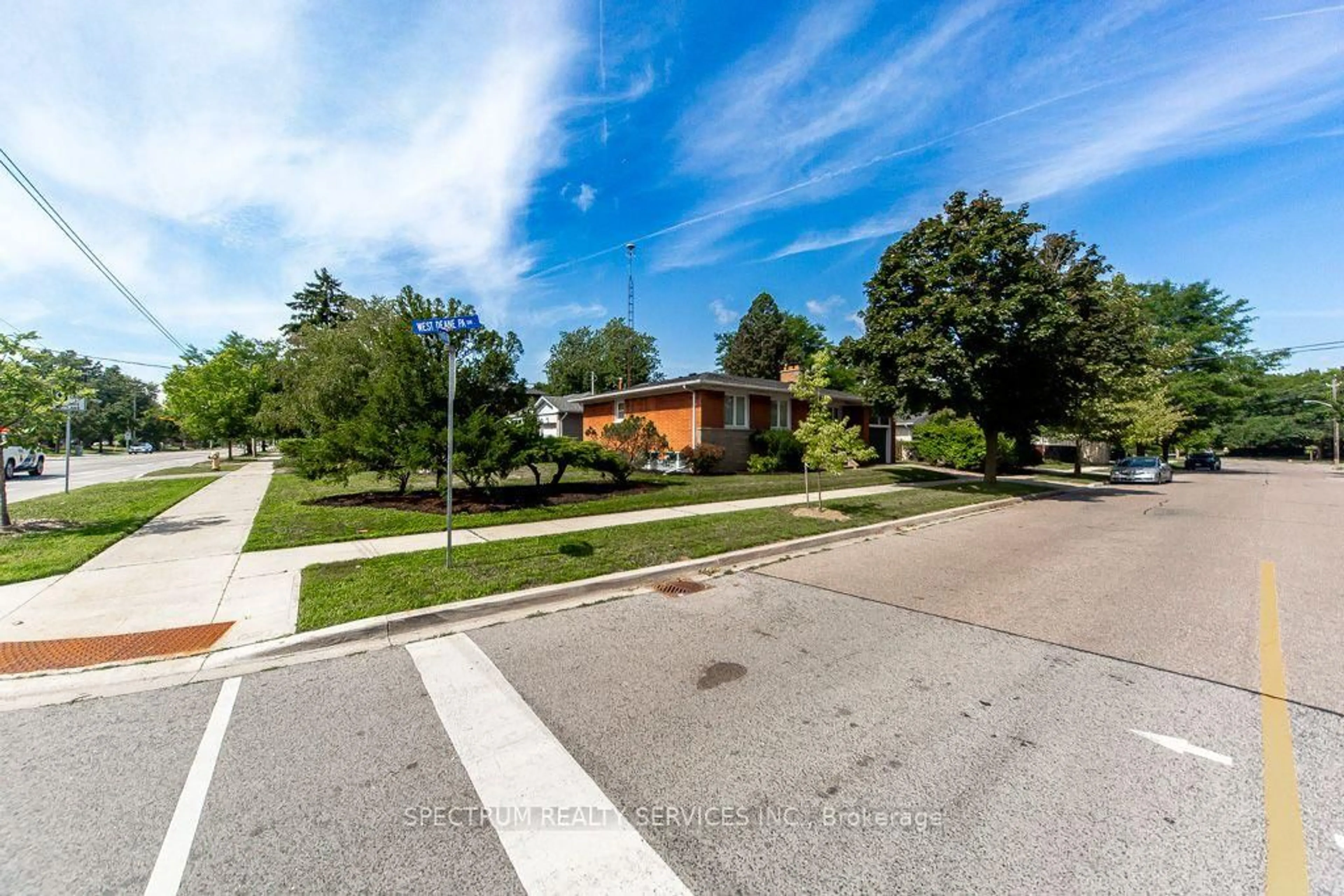 A pic from outside/outdoor area/front of a property/back of a property/a pic from drone, street for 131 West Deane Park Dr, Toronto Ontario M9B 2S6