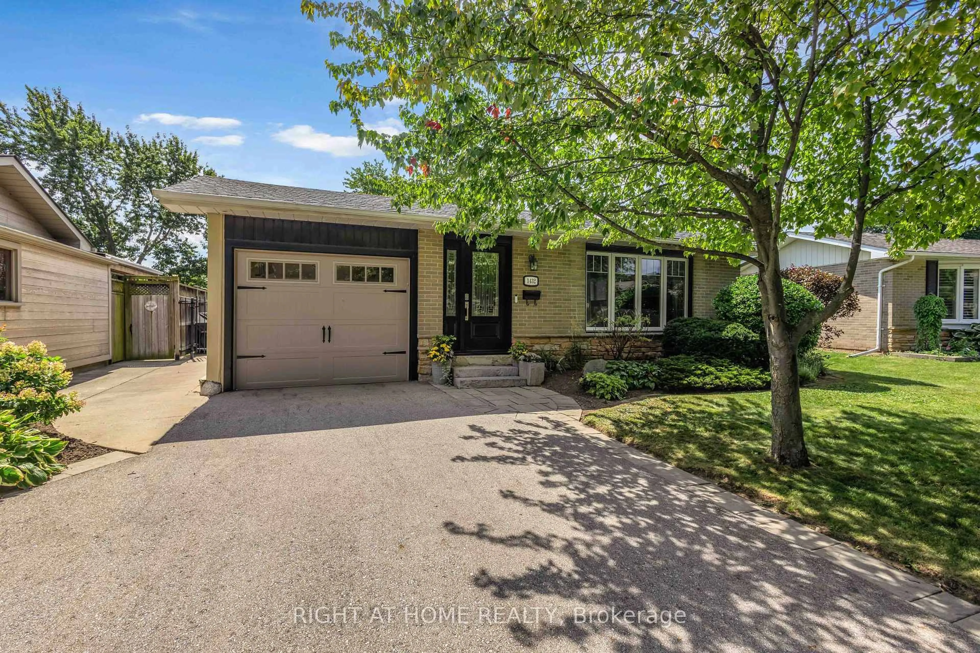 Unknown for 1432 Dewbourne Cres, Burlington Ontario L7M 1E7