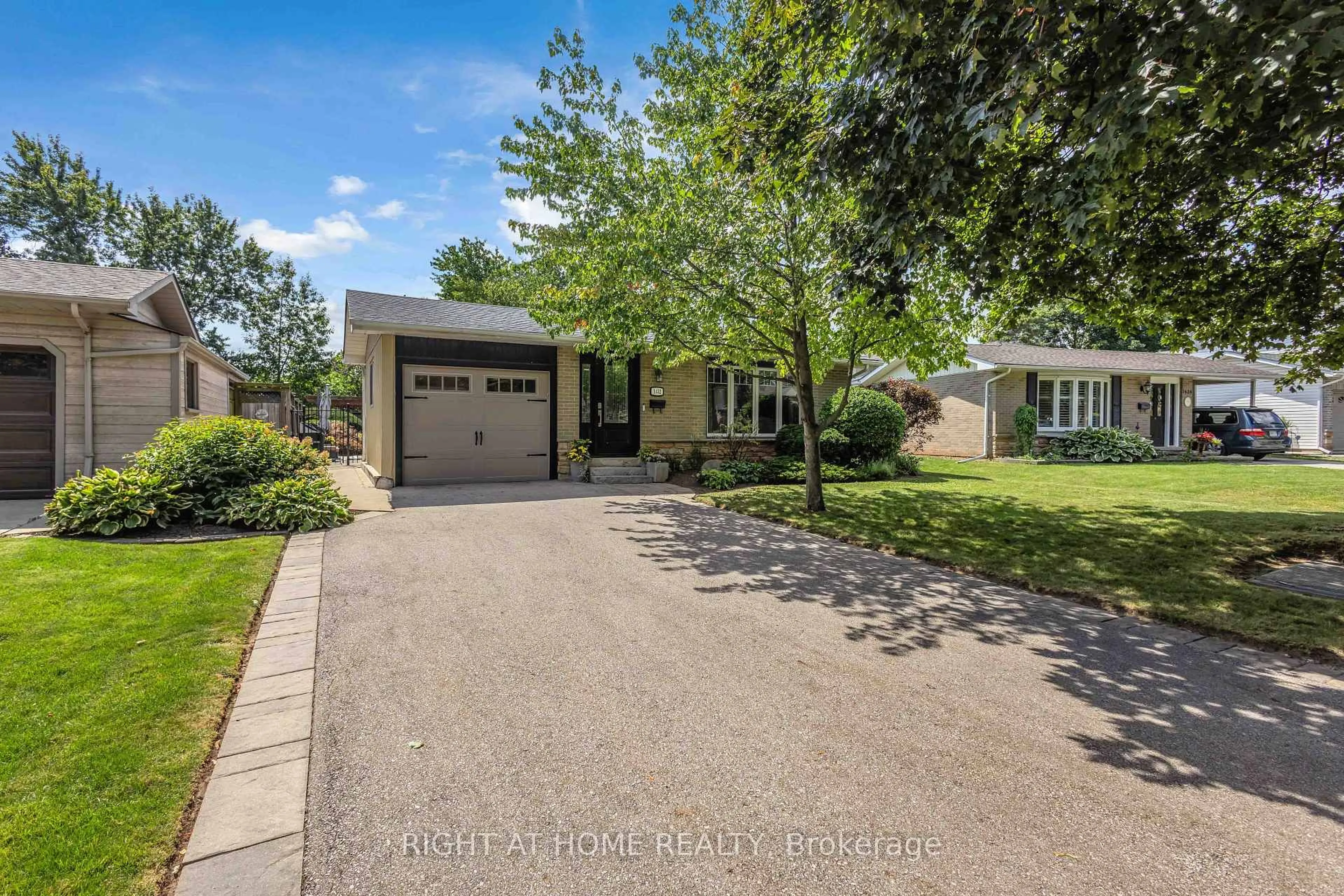 Home with brick exterior material, street for 1432 Dewbourne Cres, Burlington Ontario L7M 1E7