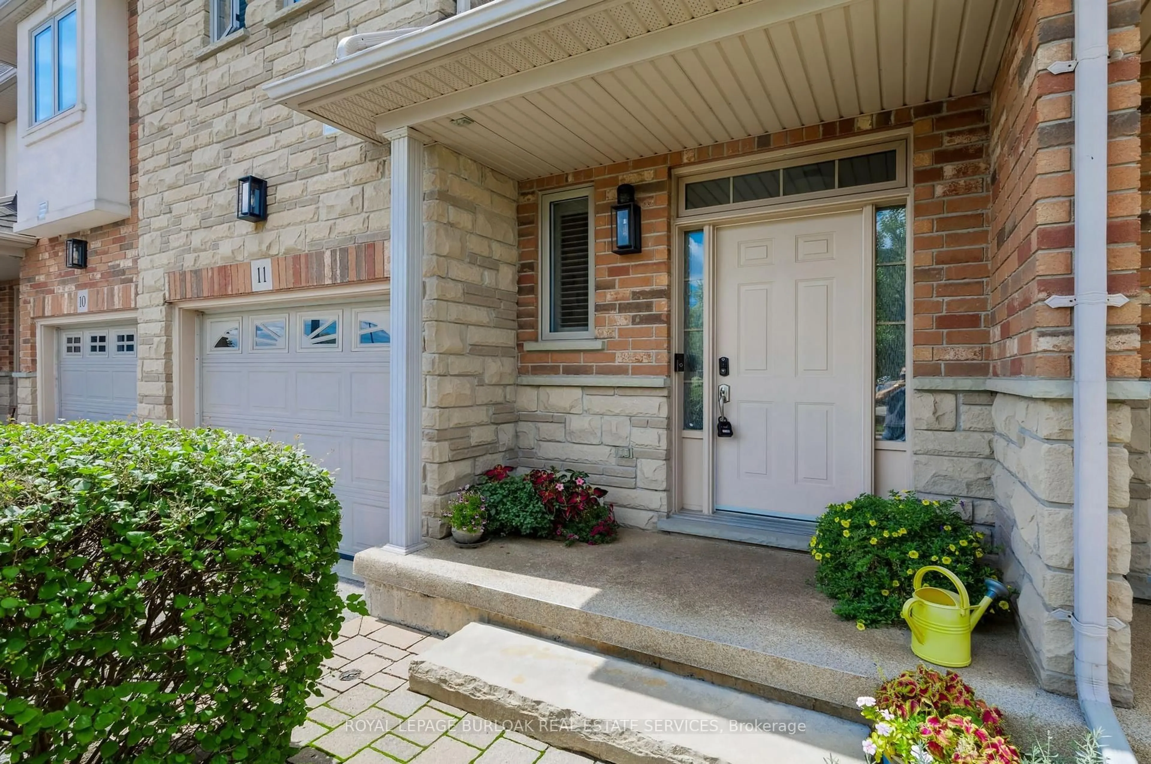 Indoor entryway for 5151 Upper Middle Rd #11, Burlington Ontario L7L 7C8