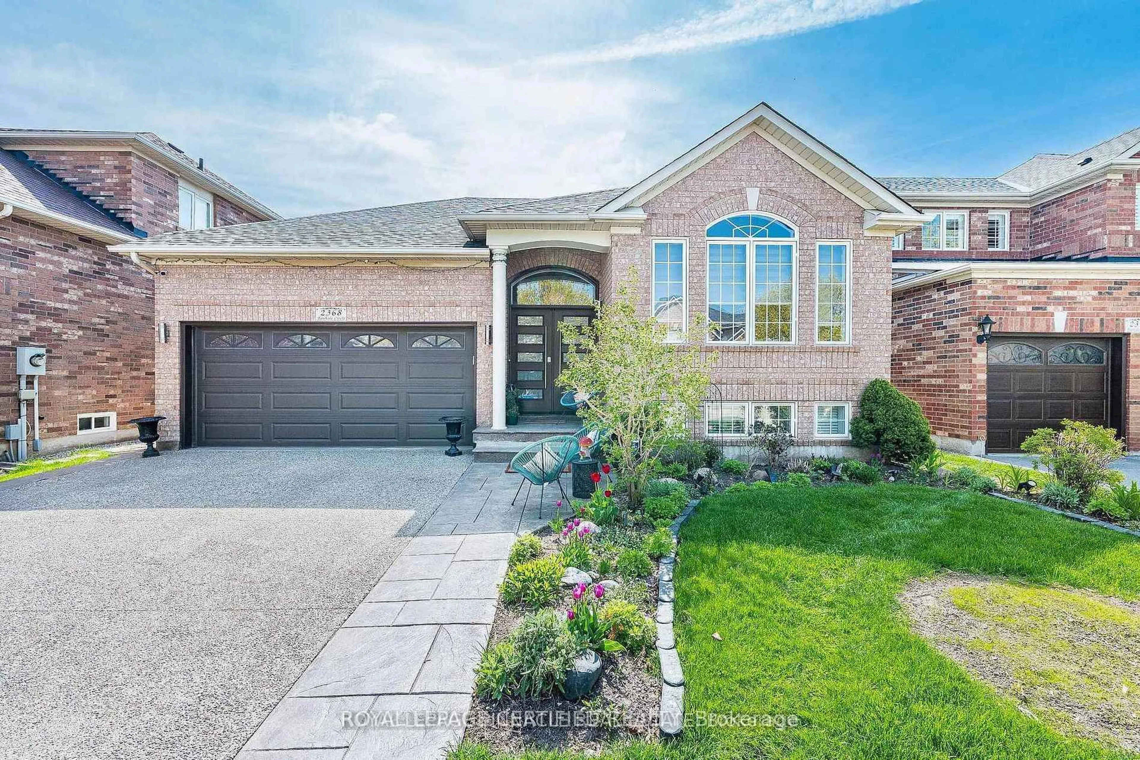 Home with brick exterior material, street for 2368 Foxhole Circ, Oakville Ontario L6M 4X4