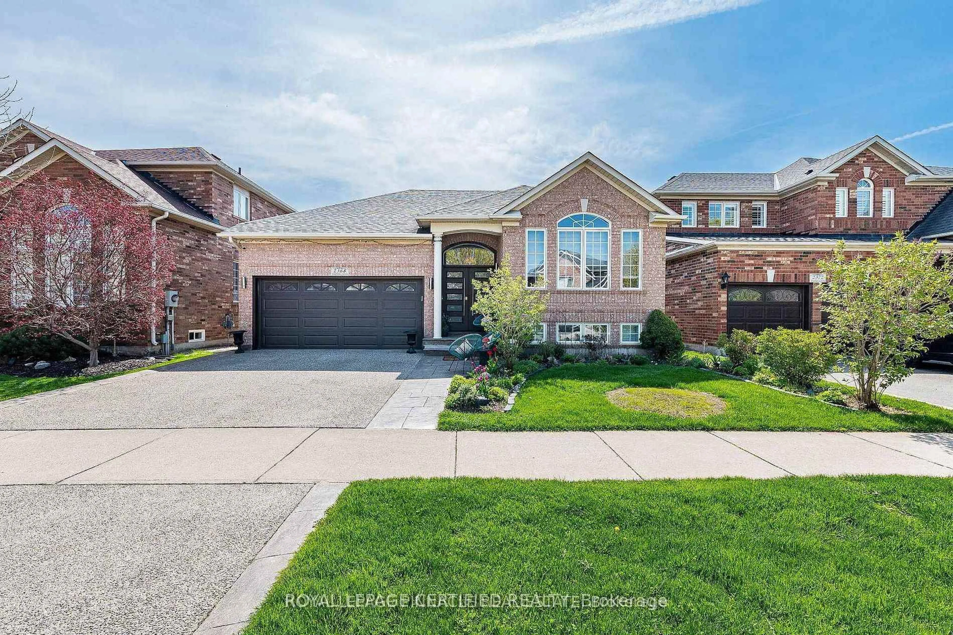 Home with brick exterior material, street for 2368 Foxhole Circ, Oakville Ontario L6M 4X4