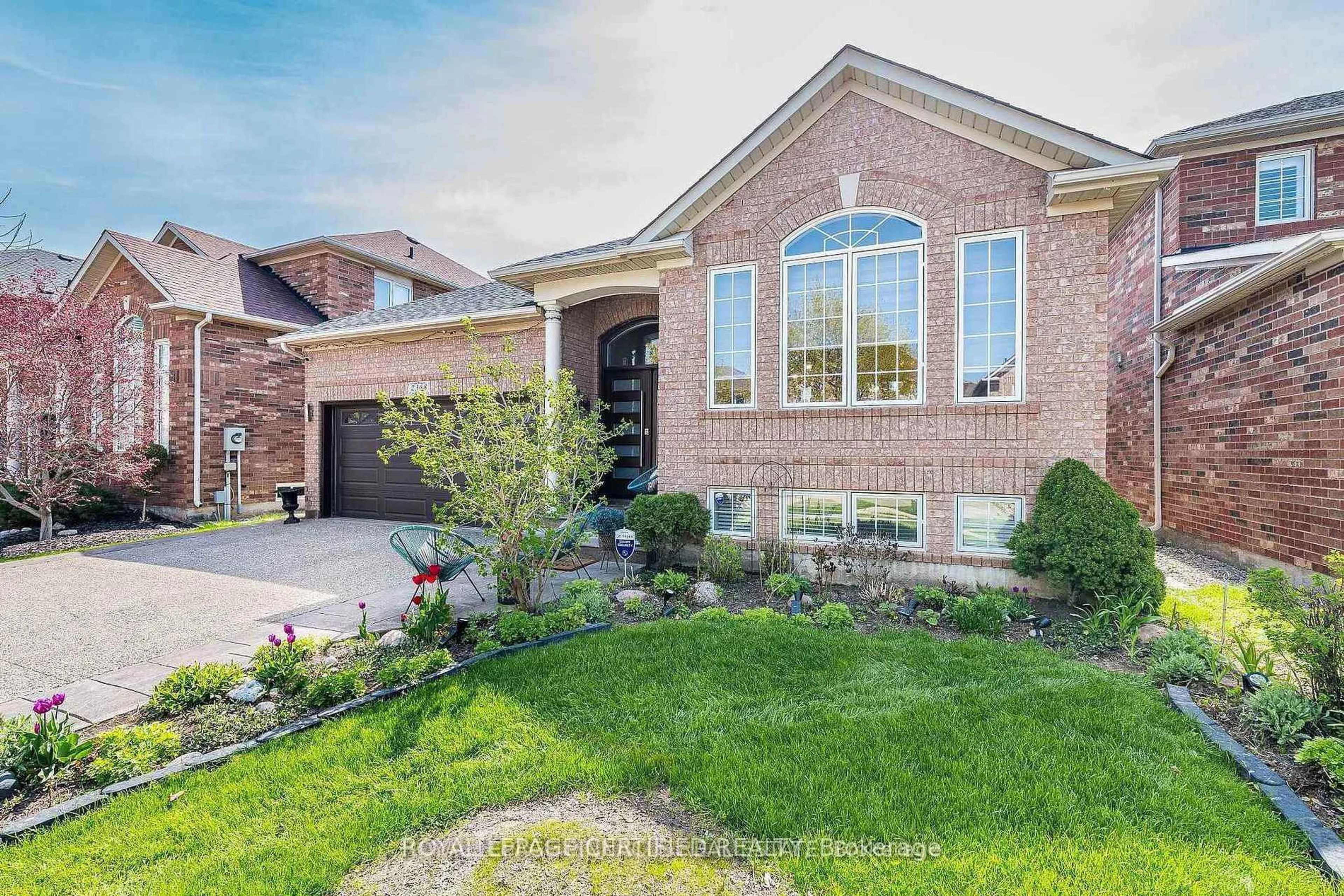 Home with brick exterior material, street for 2368 Foxhole Circ, Oakville Ontario L6M 4X4