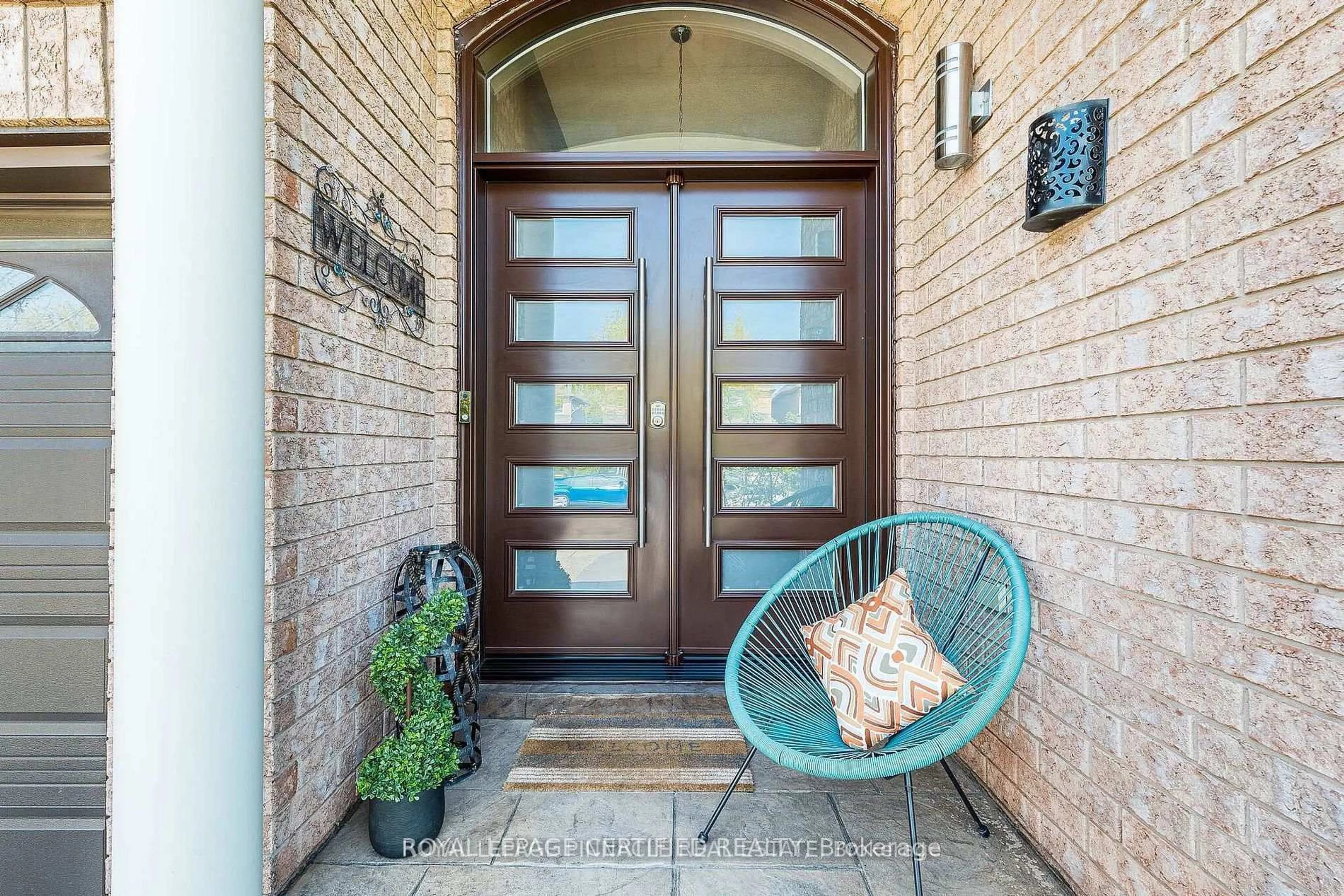 Indoor entryway for 2368 Foxhole Circ, Oakville Ontario L6M 4X4
