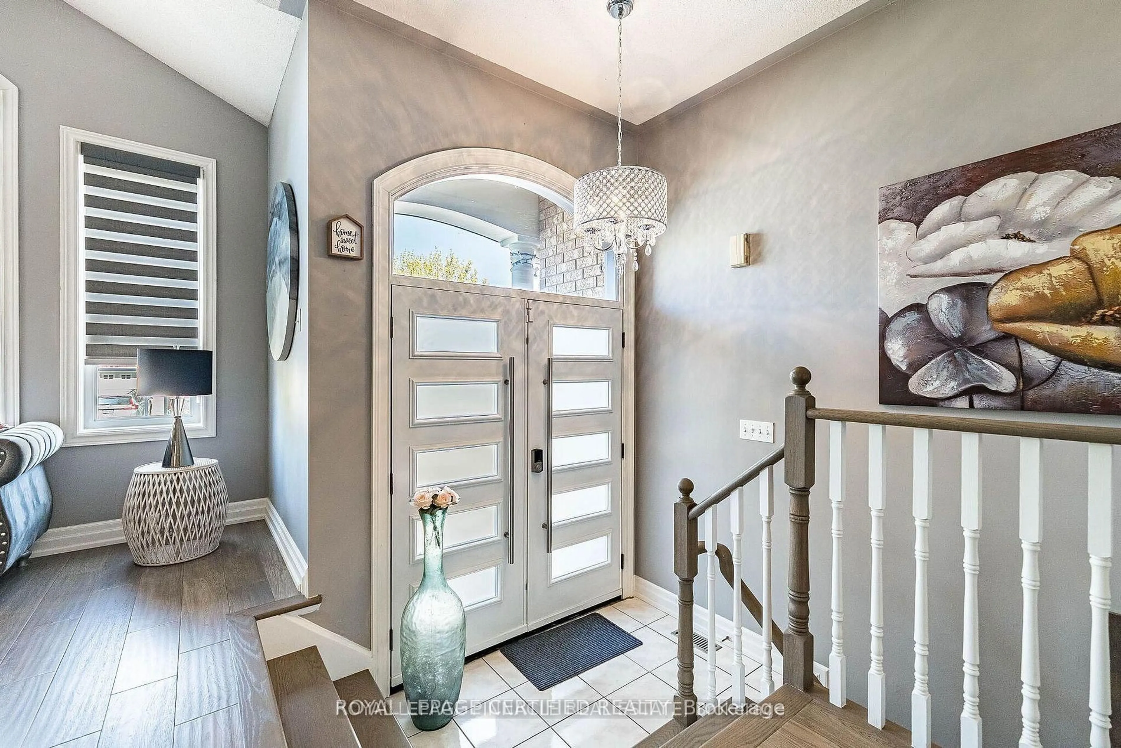 Indoor entryway for 2368 Foxhole Circ, Oakville Ontario L6M 4X4