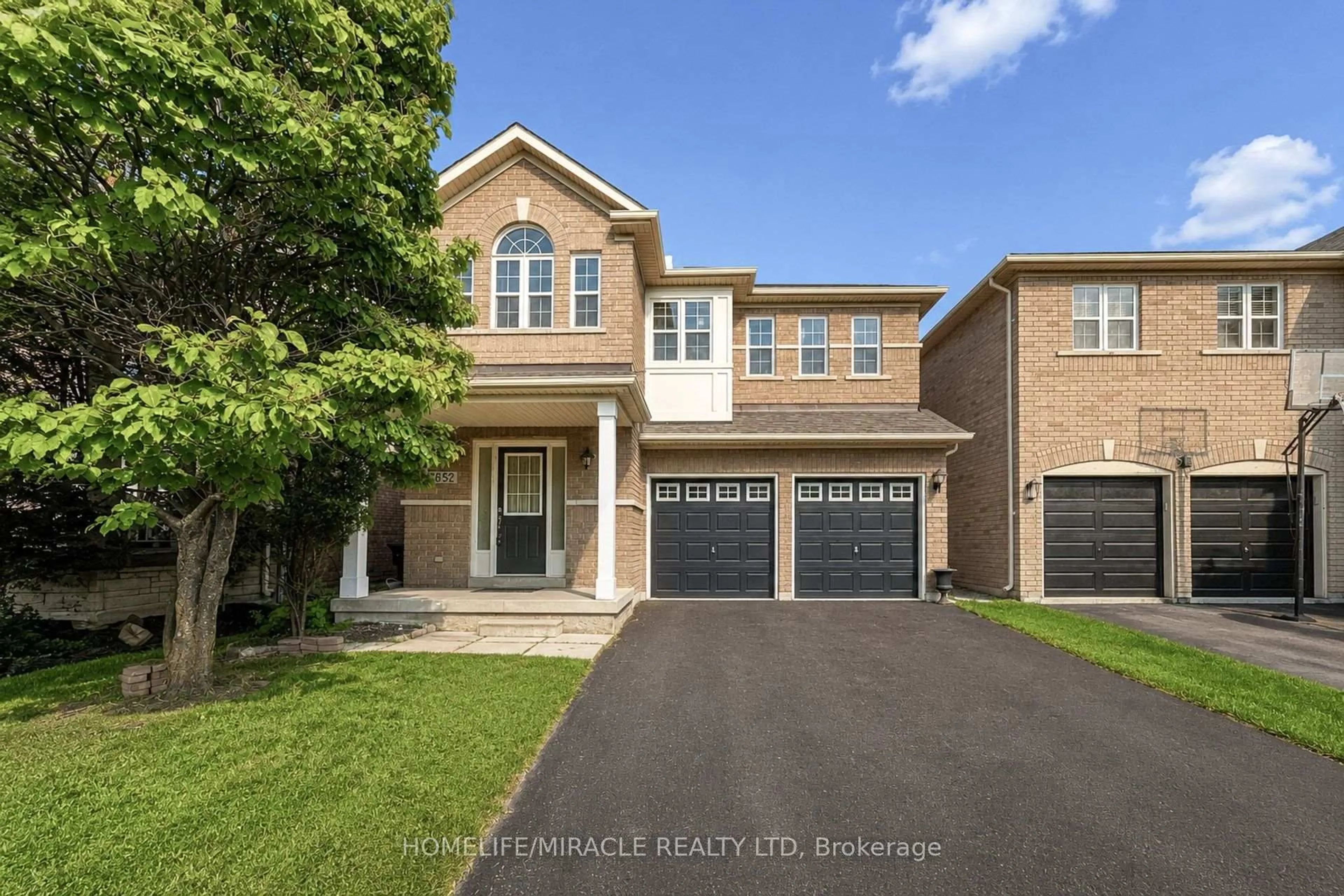 Home with brick exterior material, street for 3852 Brinwood Gate, Mississauga Ontario L5M 7H2