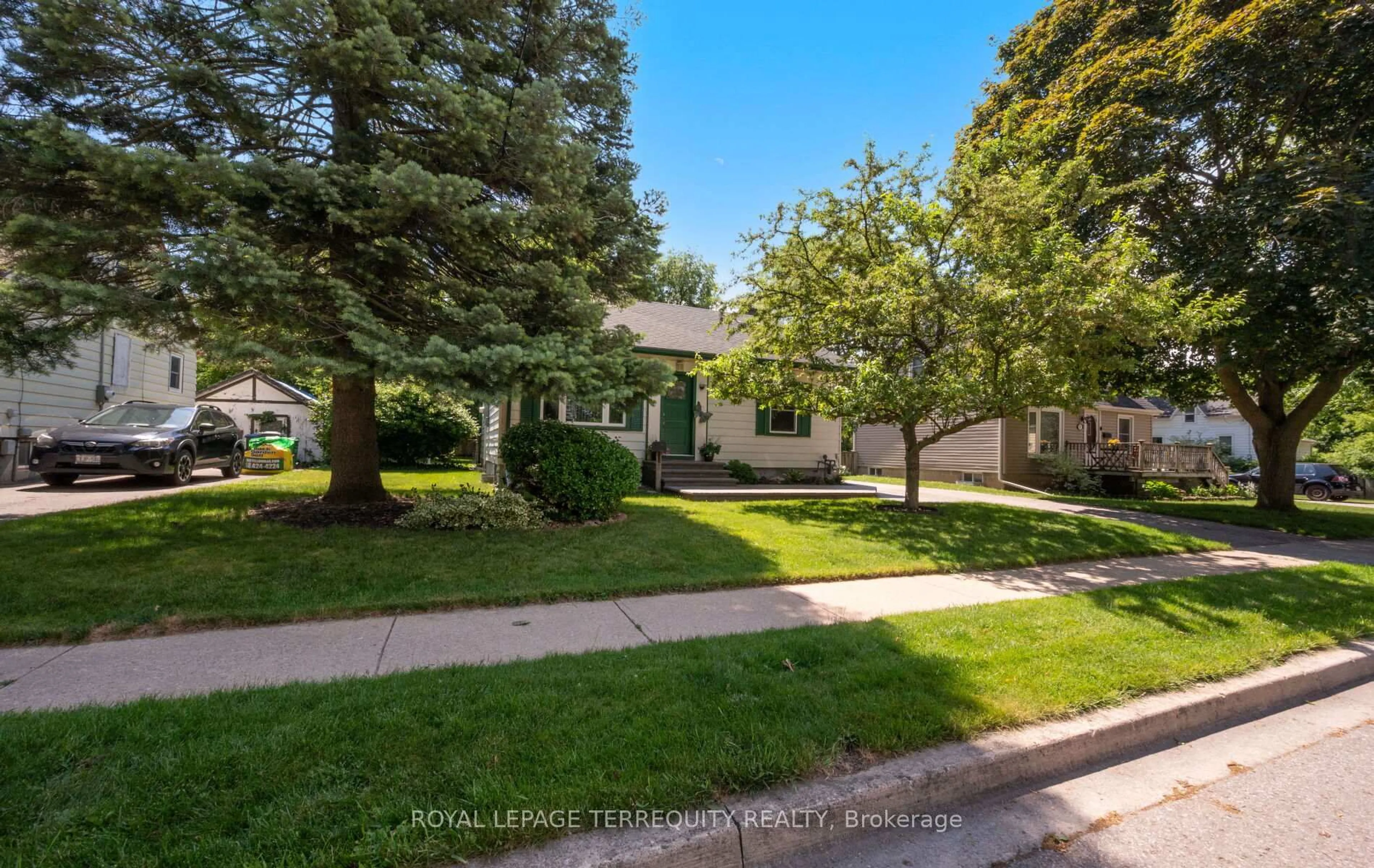 A pic from outside/outdoor area/front of a property/back of a property/a pic from drone, street for 33 Rogers Rd, Brampton Ontario L6X 1L7