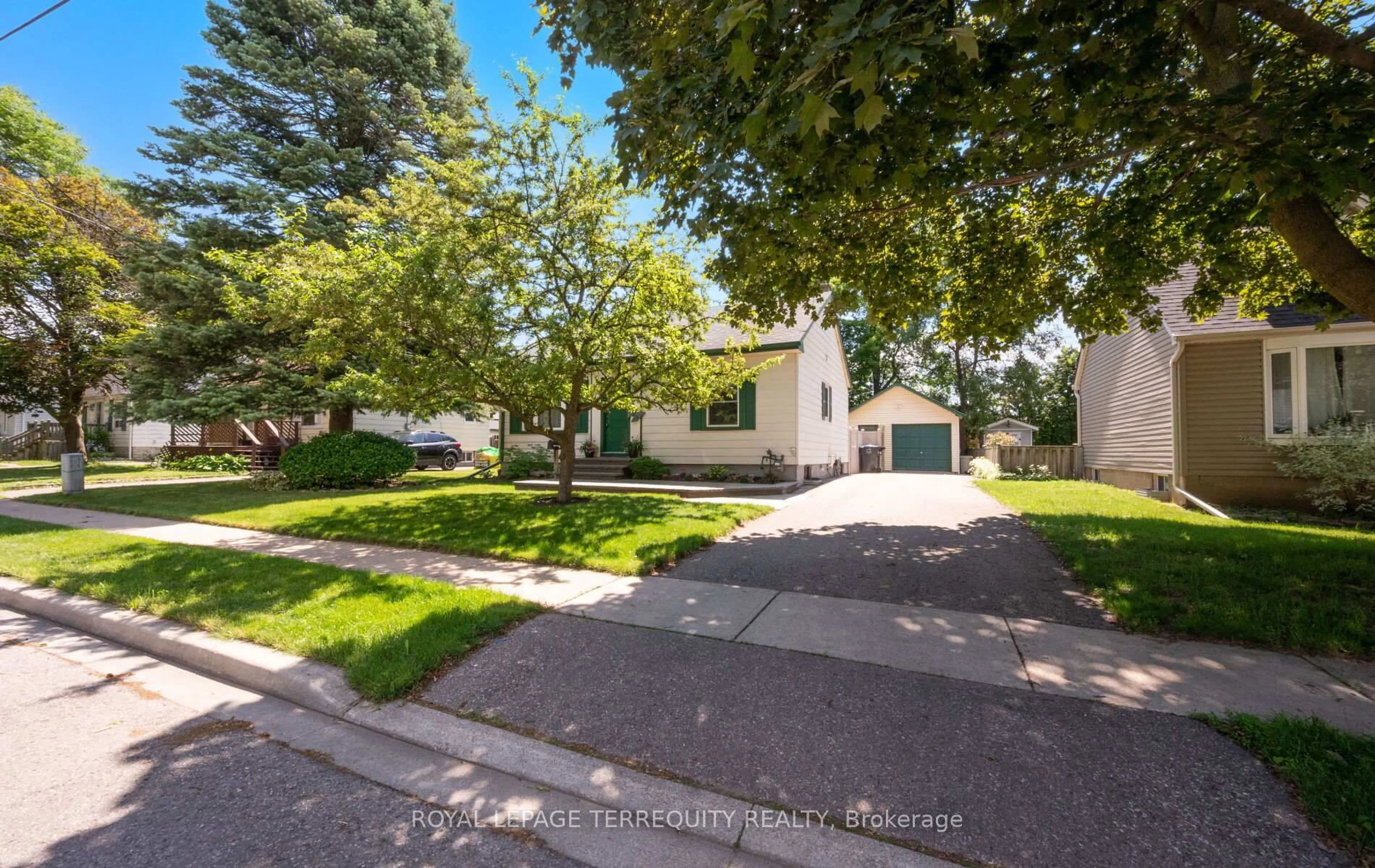 A pic from outside/outdoor area/front of a property/back of a property/a pic from drone, street for 33 Rogers Rd, Brampton Ontario L6X 1L7