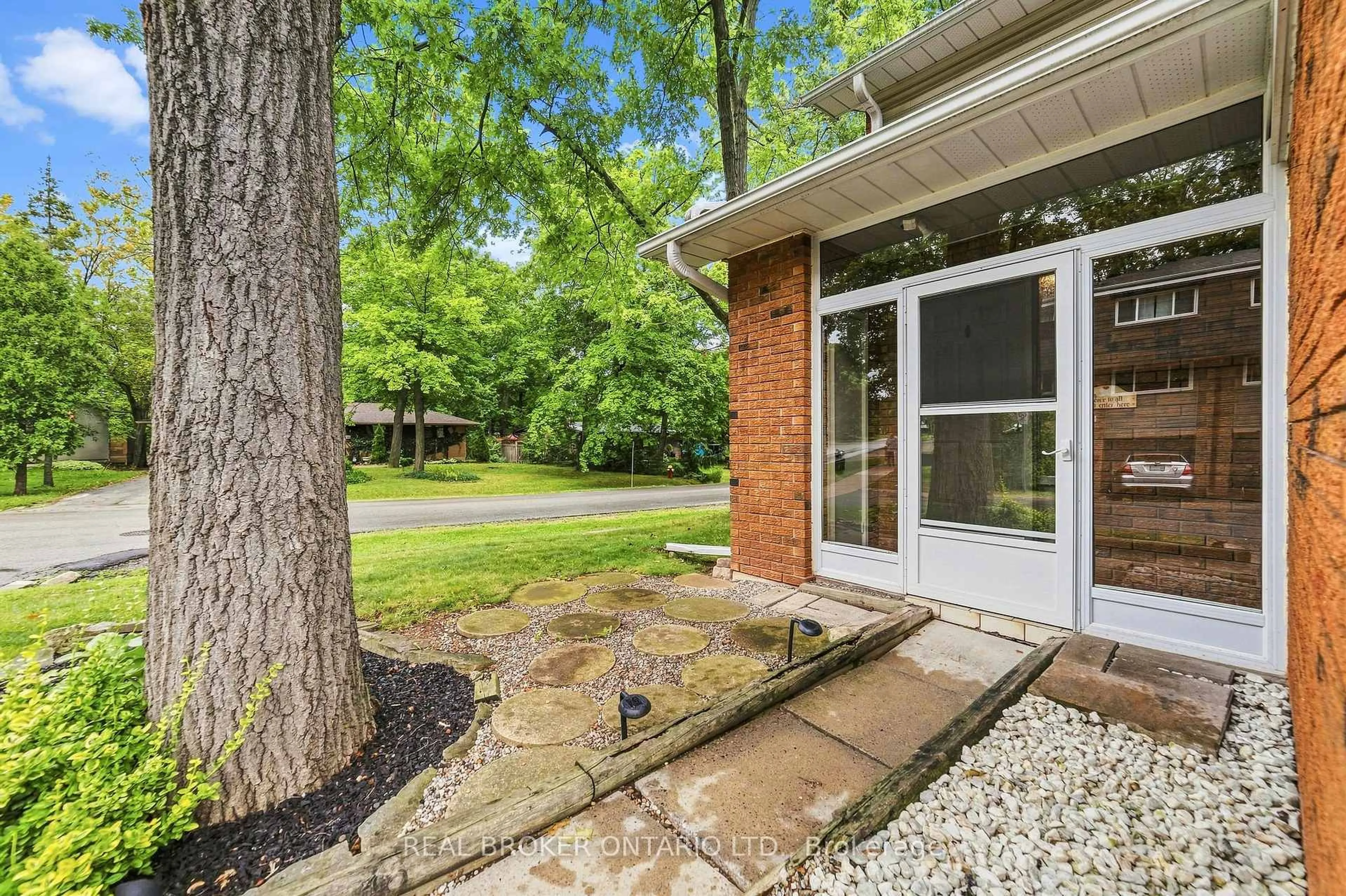 Patio, unknown for 1270 Gainsborough Dr #61, Oakville Ontario L6H 2L2