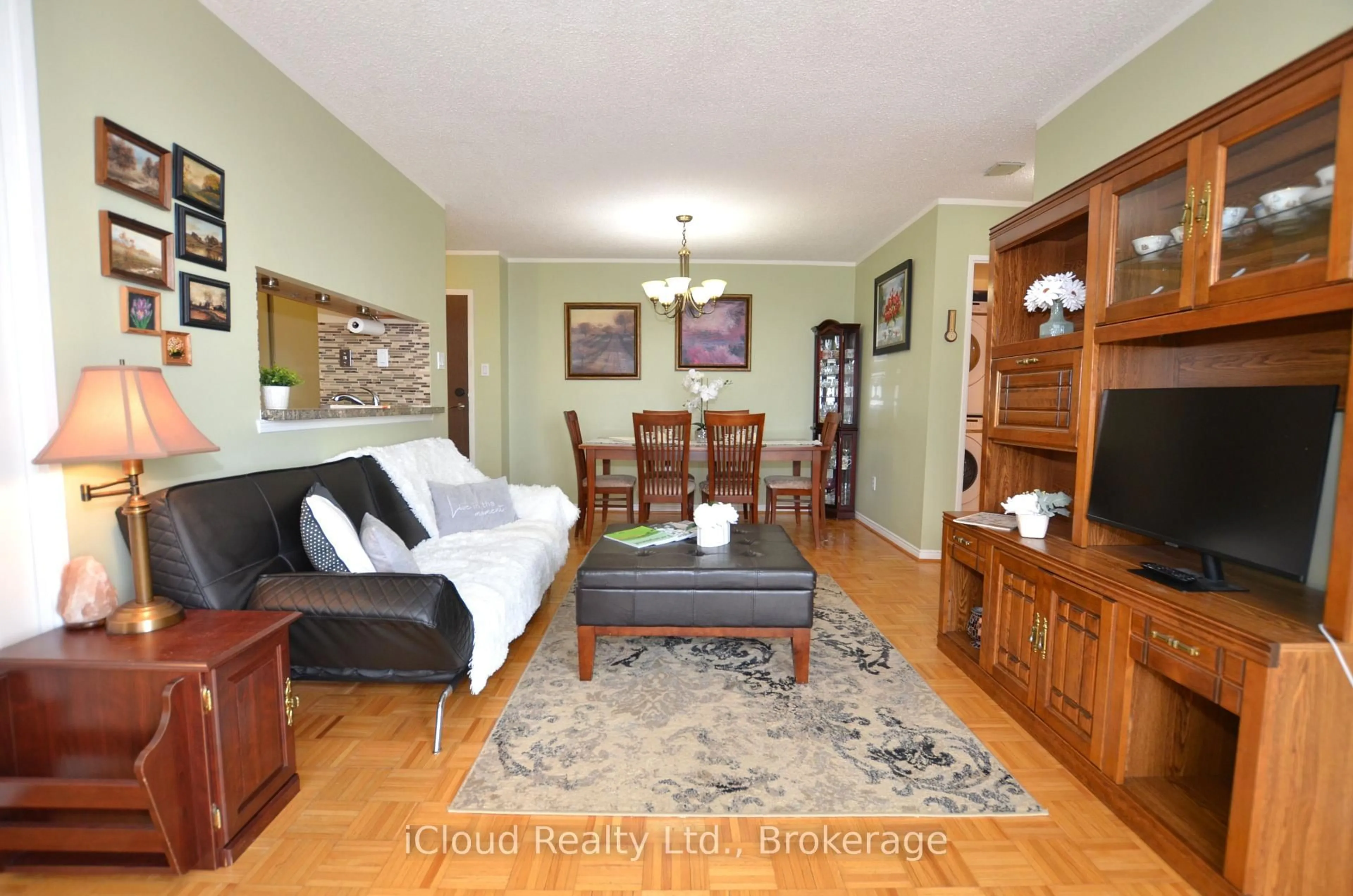 Living room with furniture, wood/laminate floor for 50 Kingsbridge Garden Circ #915, Mississauga Ontario L5R 1Y2