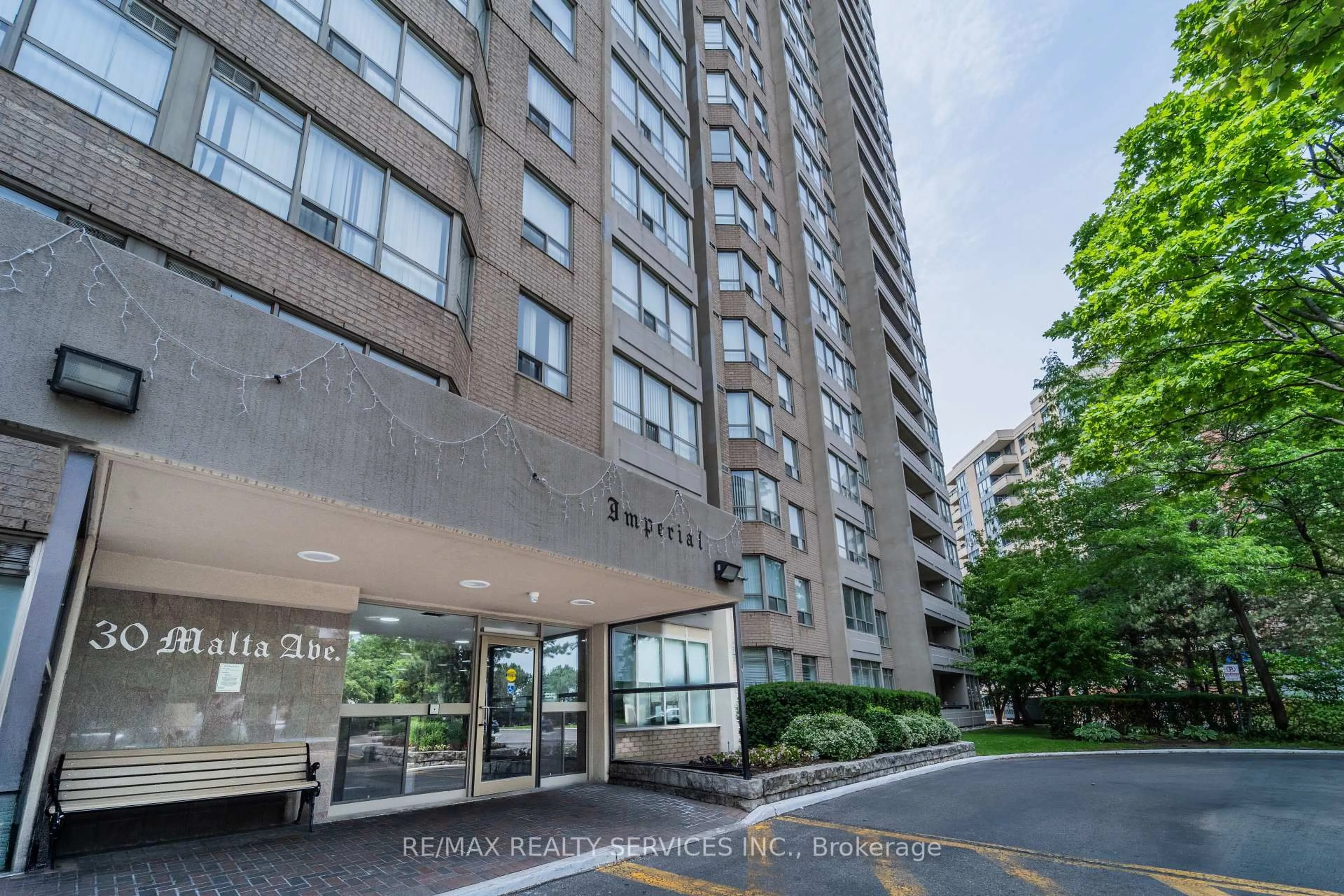 Indoor foyer for 30 Malta Ave #1106, Brampton Ontario L6Y 4S5
