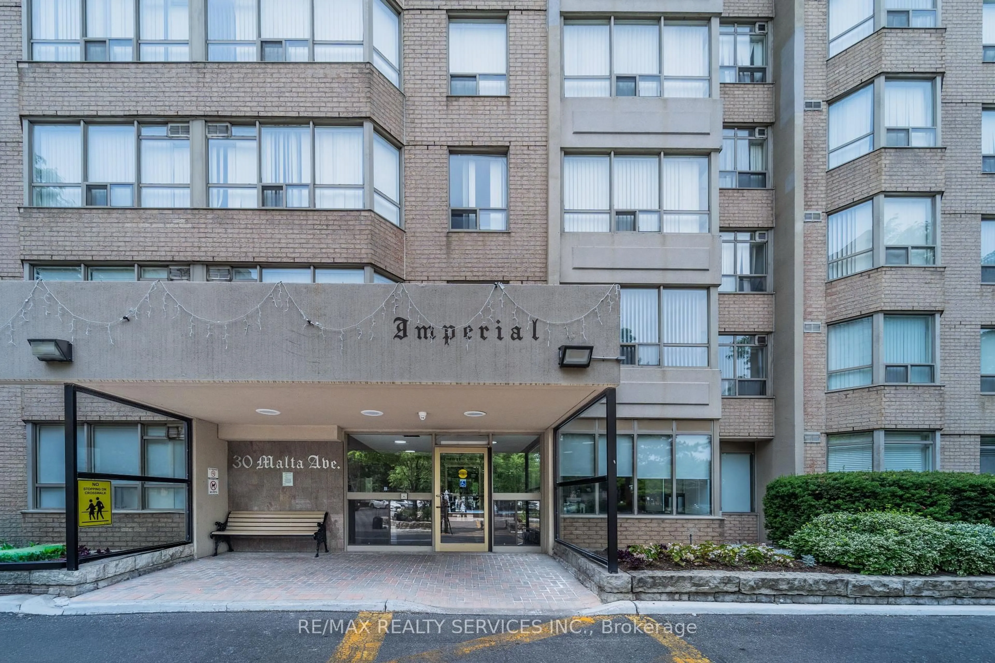 Indoor foyer for 30 Malta Ave #1106, Brampton Ontario L6Y 4S5
