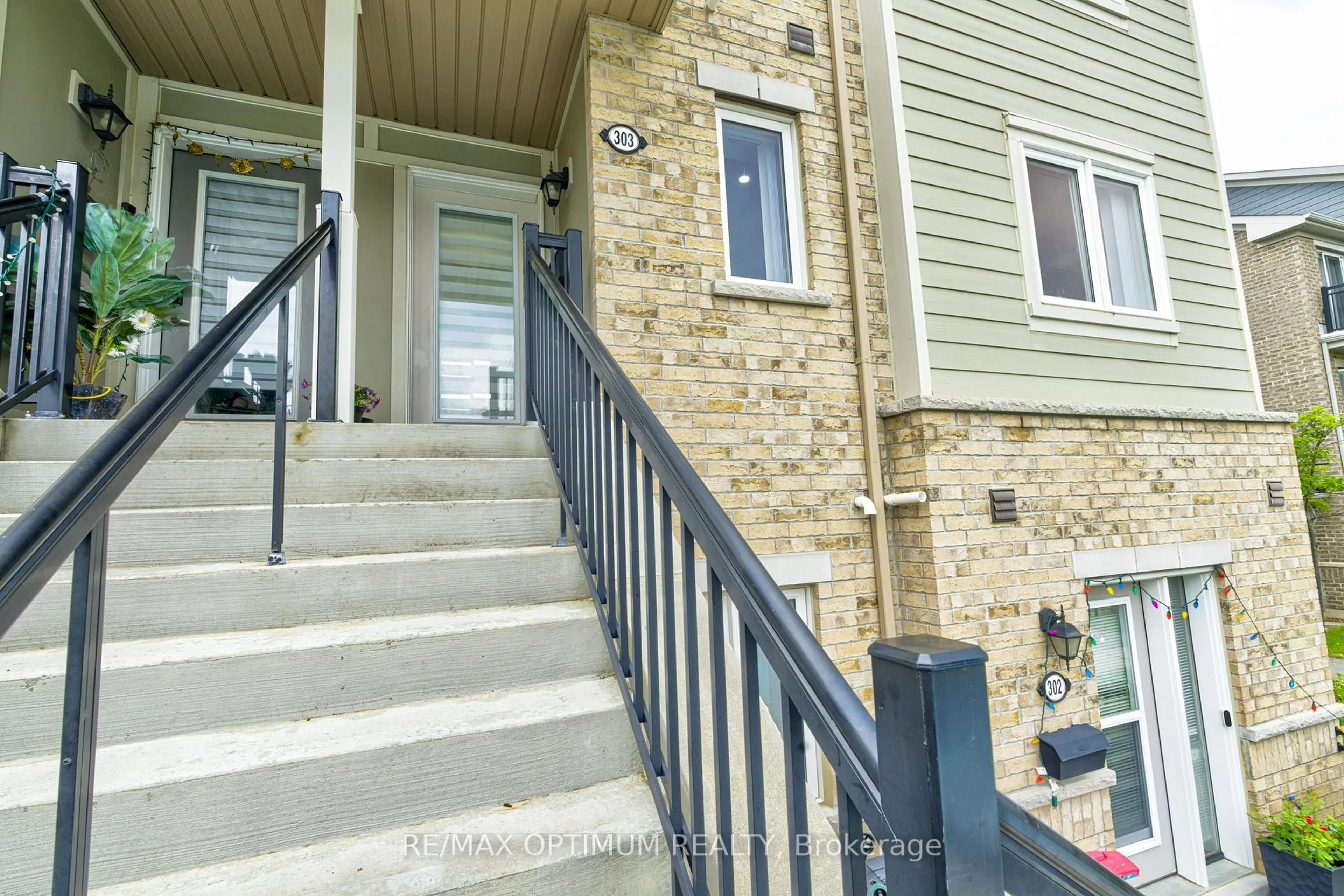Stairs for 250 Sunny Meadow Blvd #303, Brampton Ontario L6R 3Y6