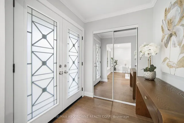 2144 Rebecca St, Oakville 4