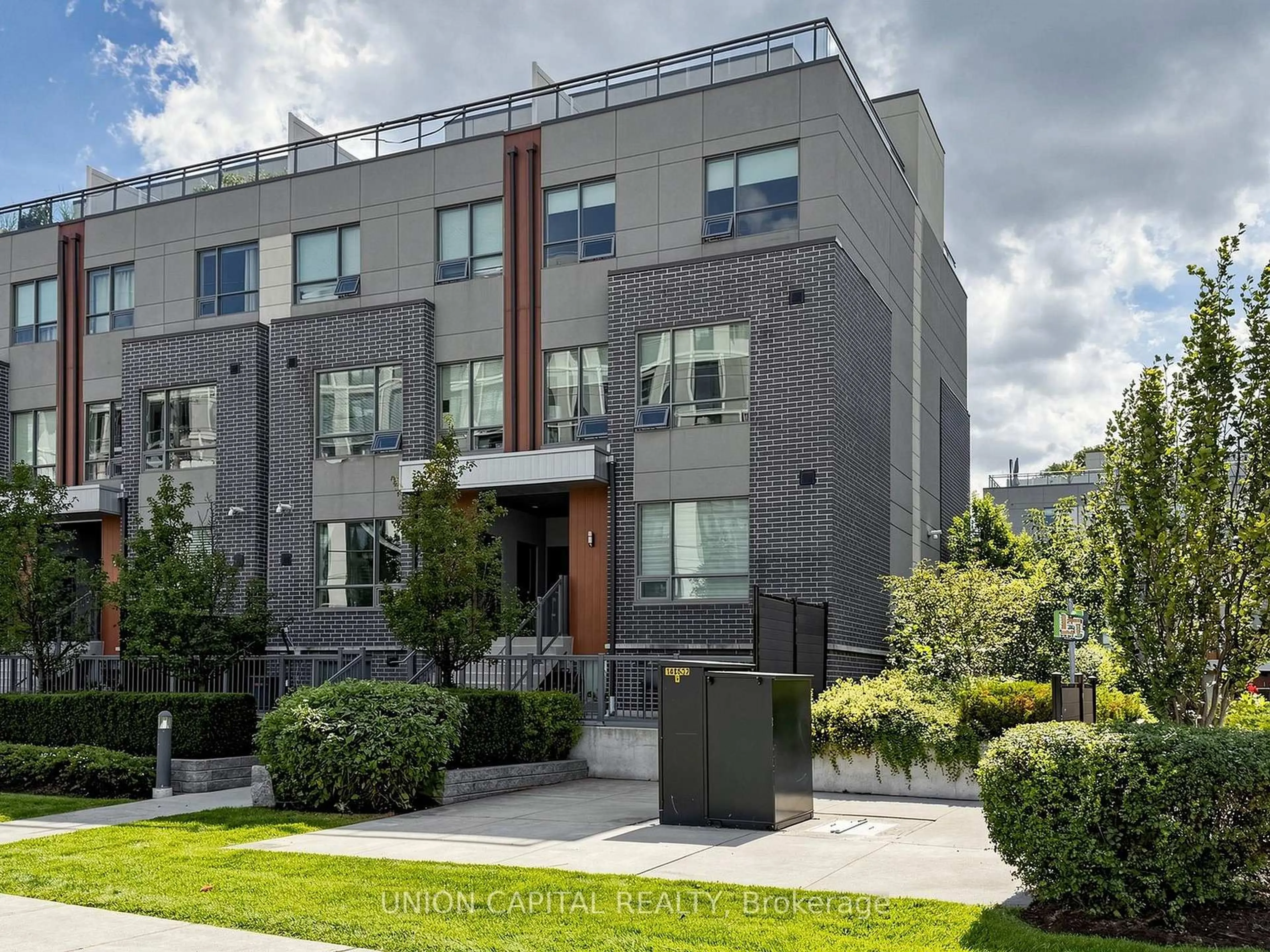 Home with brick exterior material, street for 1238 Cawthra Rd #4, Mississauga Ontario L5G 0B6