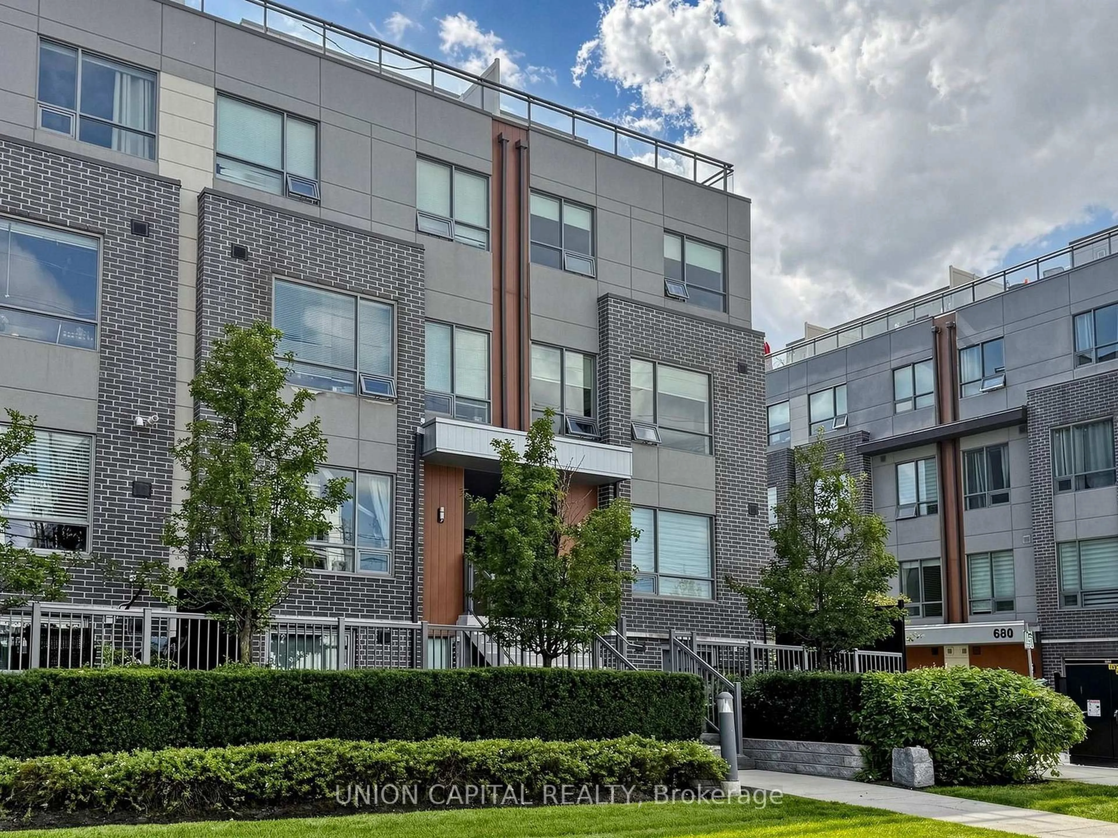 Home with brick exterior material, street for 1238 Cawthra Rd #4, Mississauga Ontario L5G 0B6