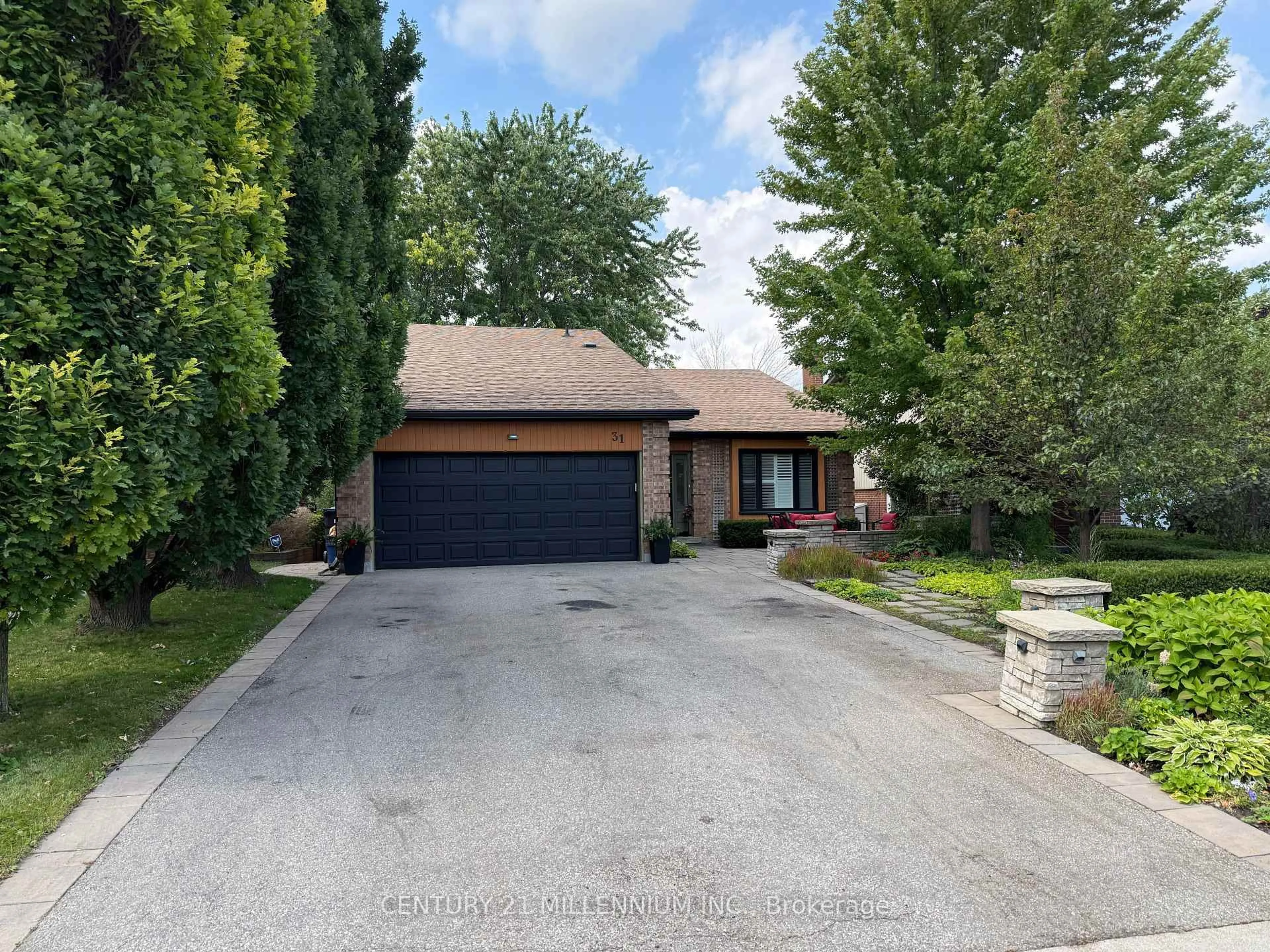 Home with brick exterior material, street for 31 Mansfield St, Brampton Ontario L6S 2X8