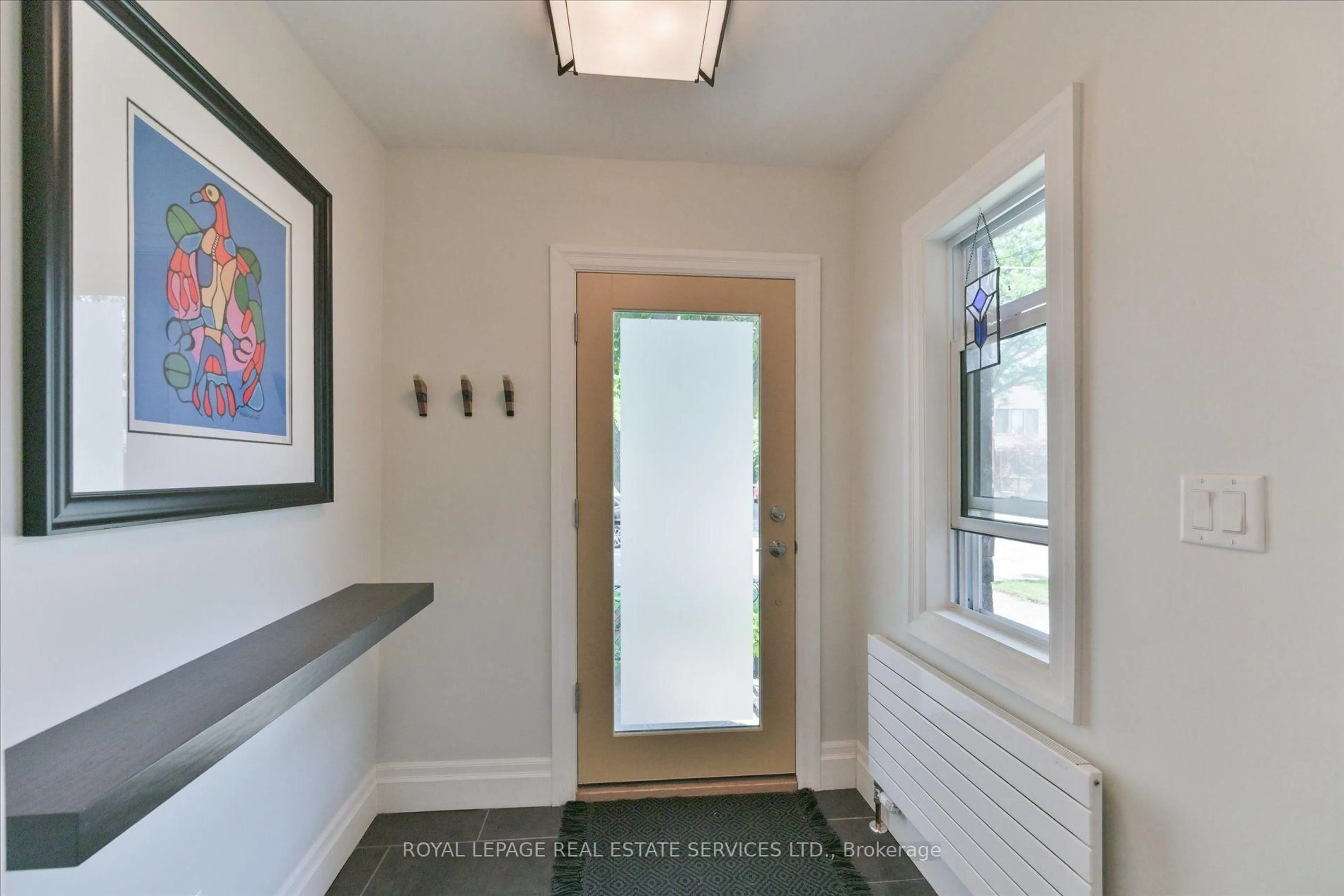 Indoor entryway for 25 Miles Rd, Toronto Ontario M8V 1V4