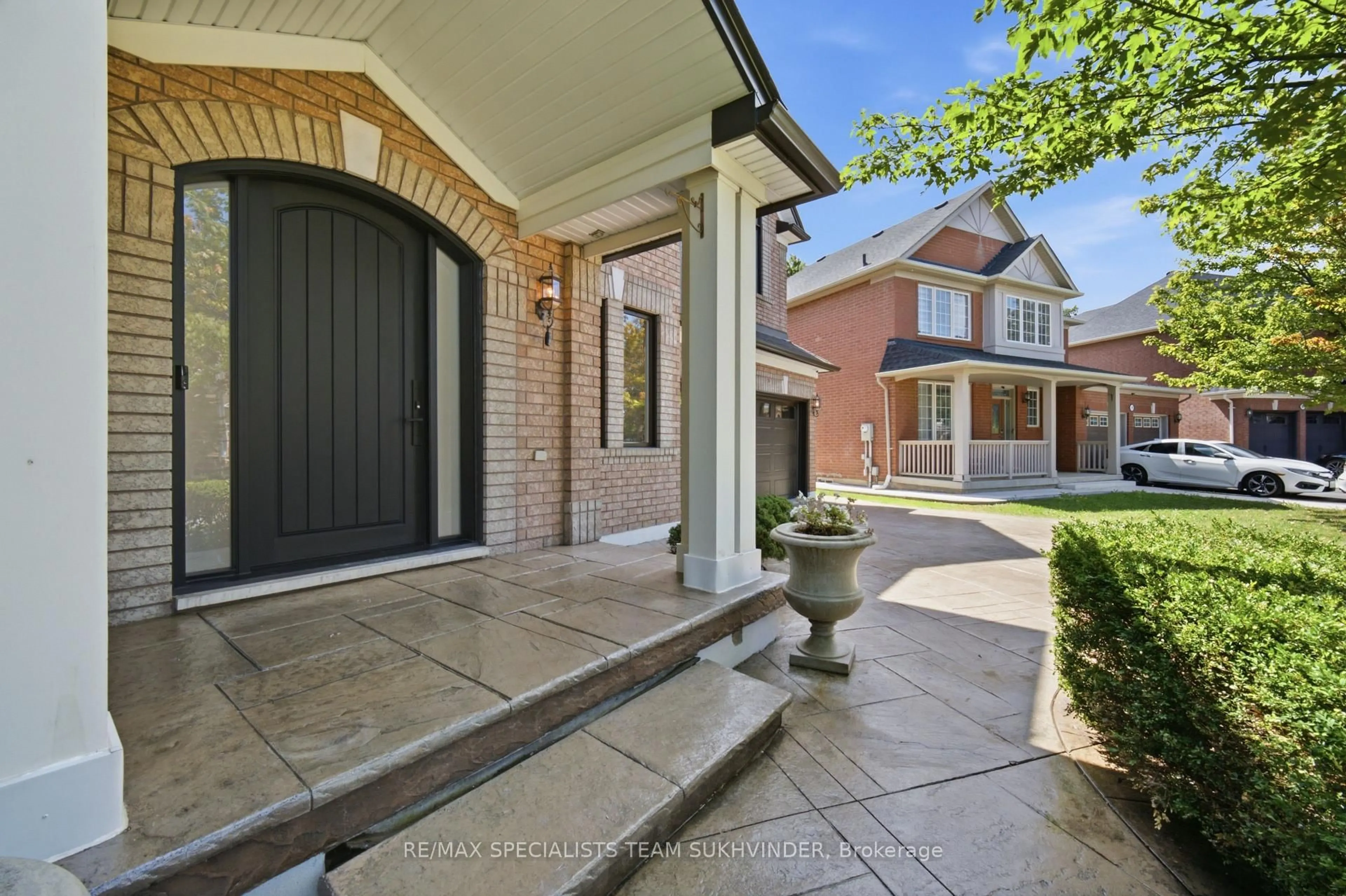Unknown for 31 Linstock Dr, Brampton Ontario L6P 1E2