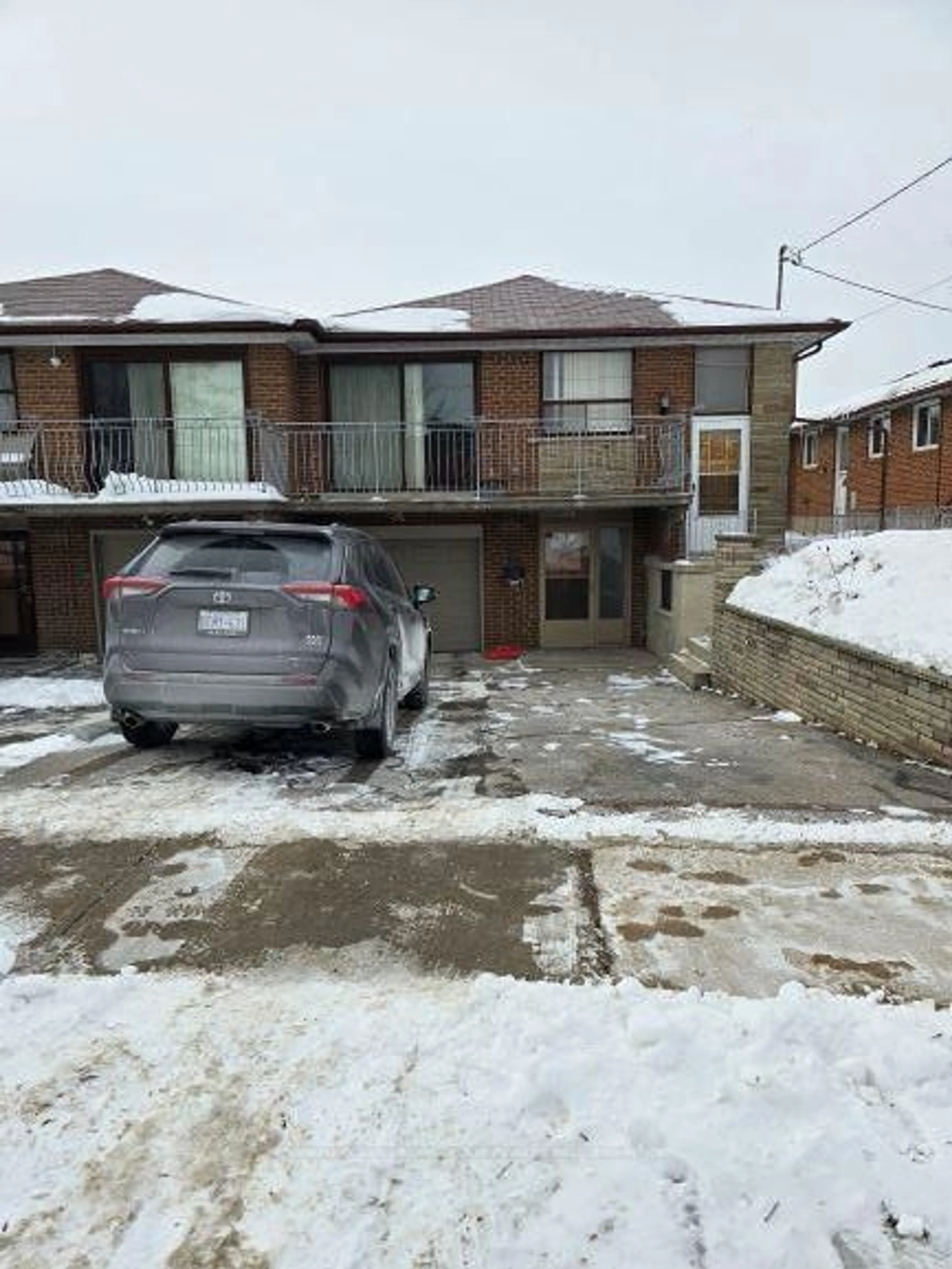 A pic from outside/outdoor area/front of a property/back of a property/a pic from drone, street for 12 Bamford Cres, Toronto Ontario M3N 1T8