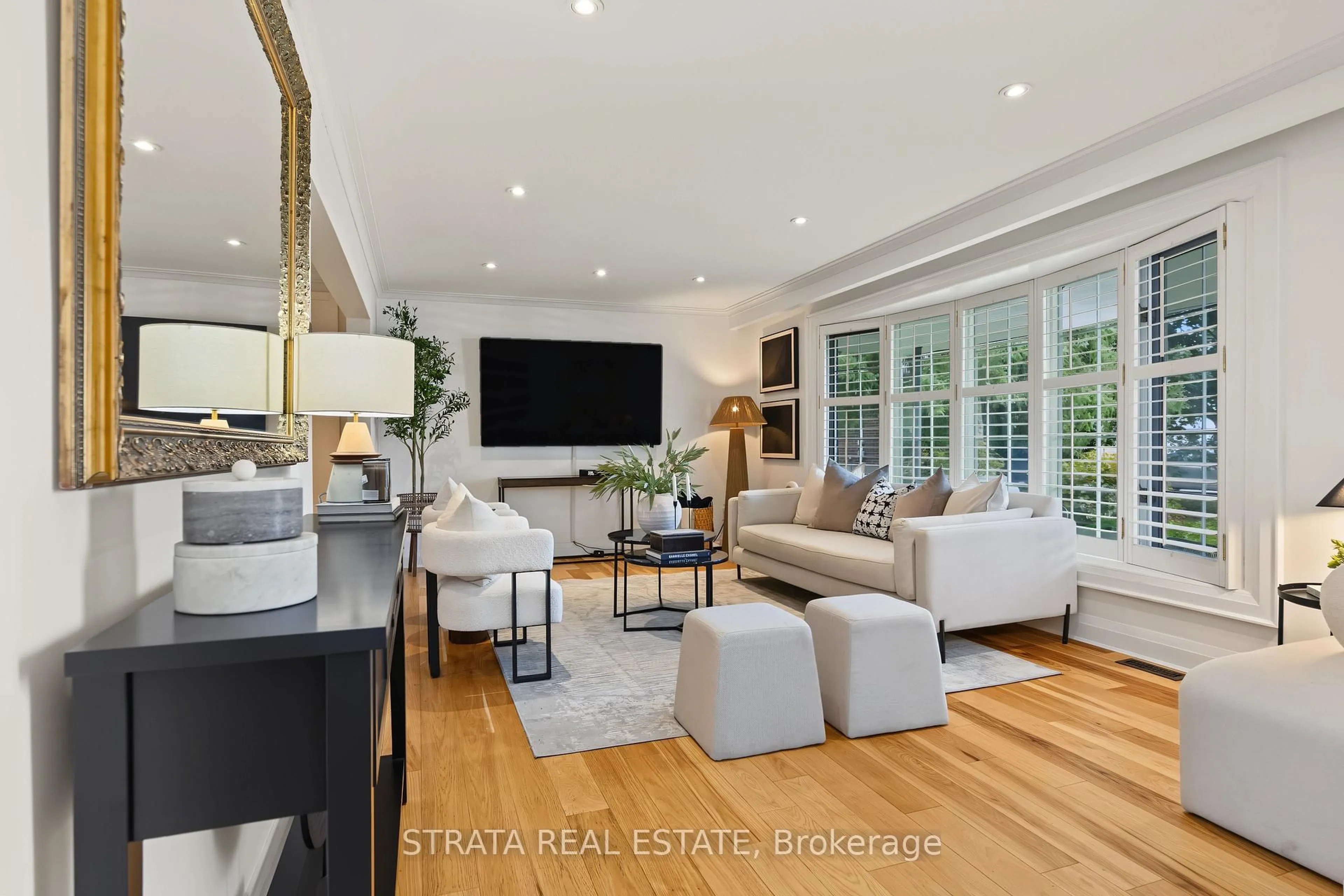 Living room with furniture, wood/laminate floor for 36 Hawthorne Rd, Toronto Ontario M9R 1P3