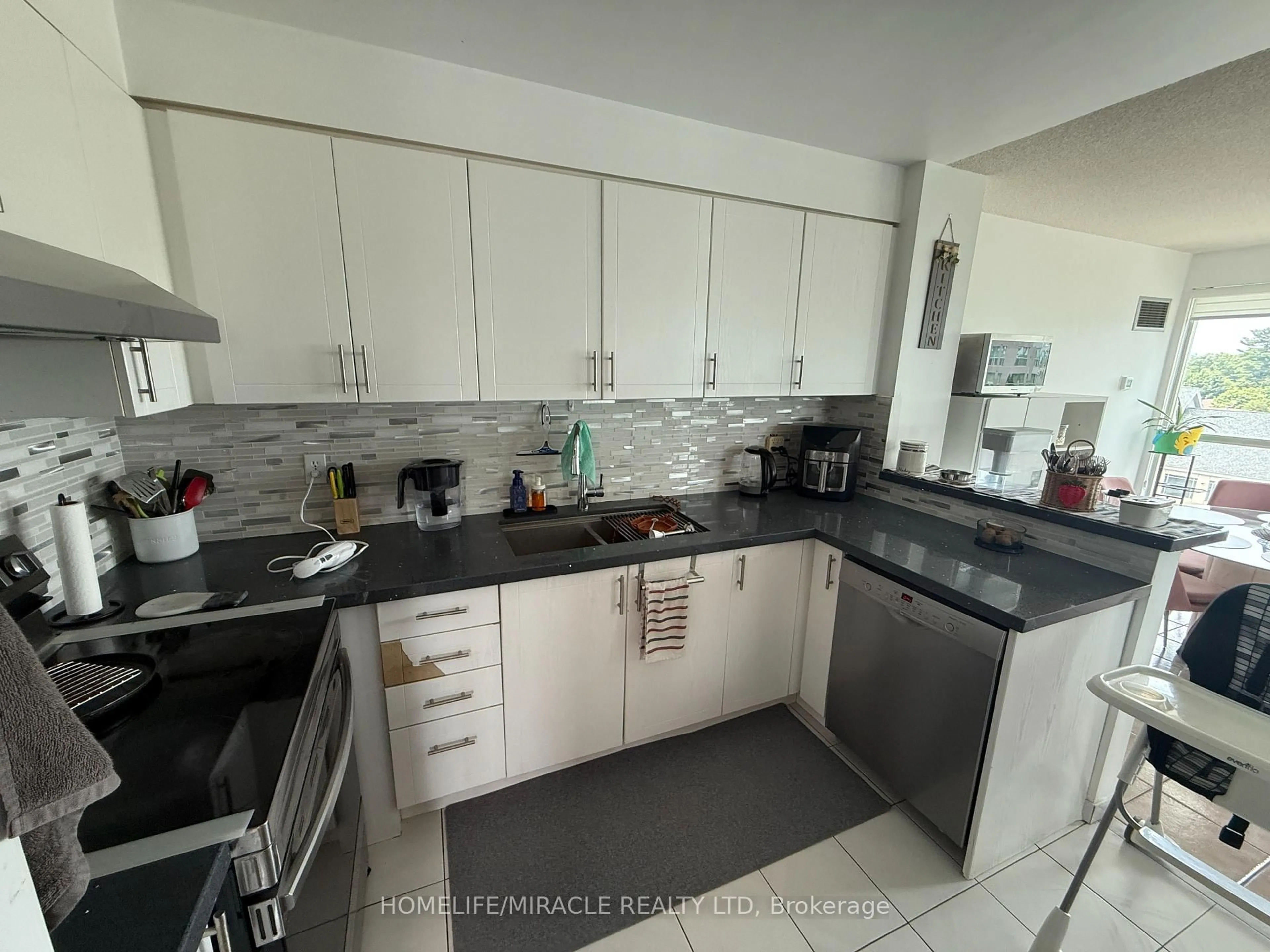 Standard kitchen, ceramic/tile floor for 2177 Burnhamthorpe Rd #609, Mississauga Ontario L5L 5P9