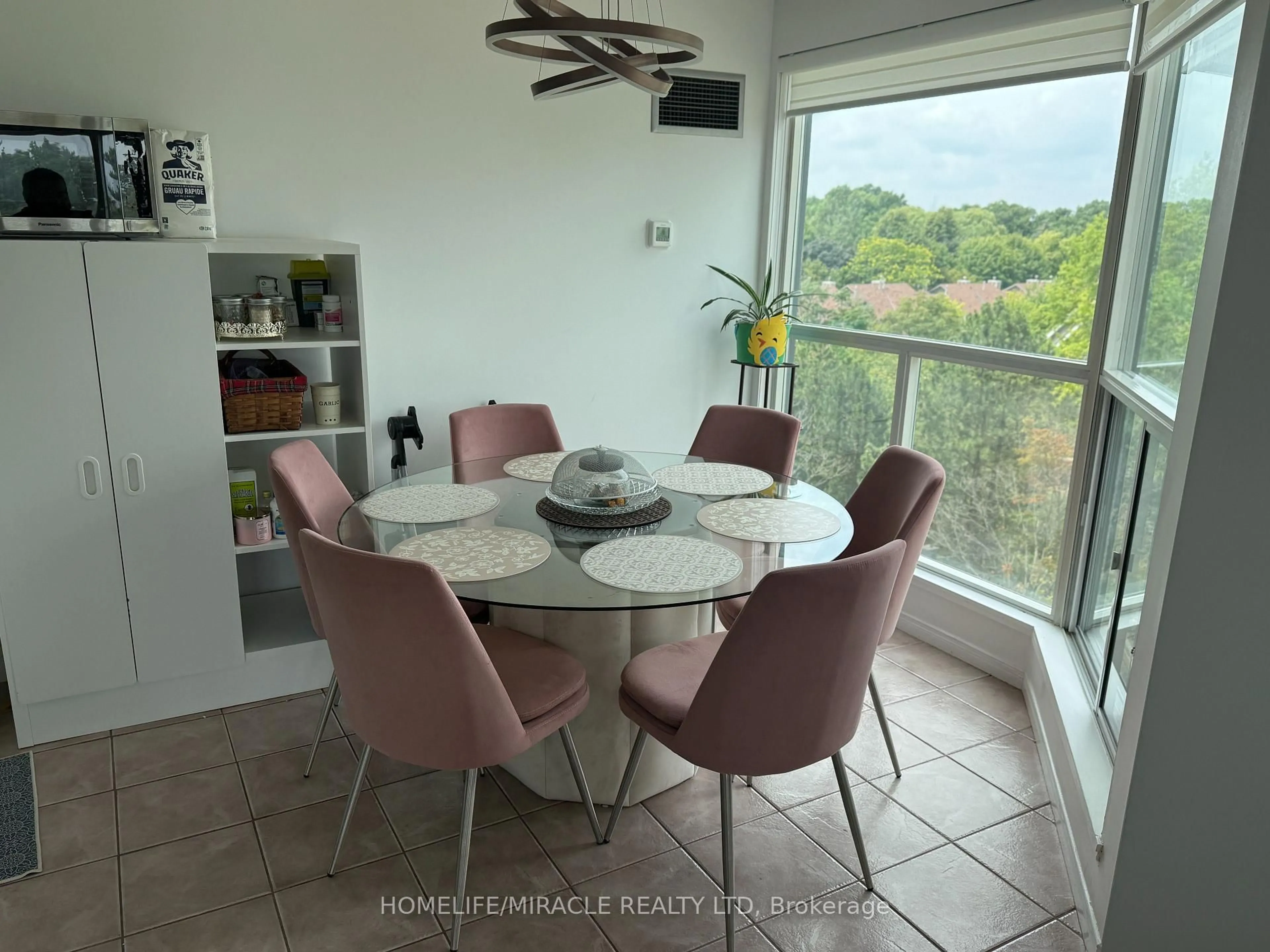Dining room, ceramic/tile floor for 2177 Burnhamthorpe Rd #609, Mississauga Ontario L5L 5P9