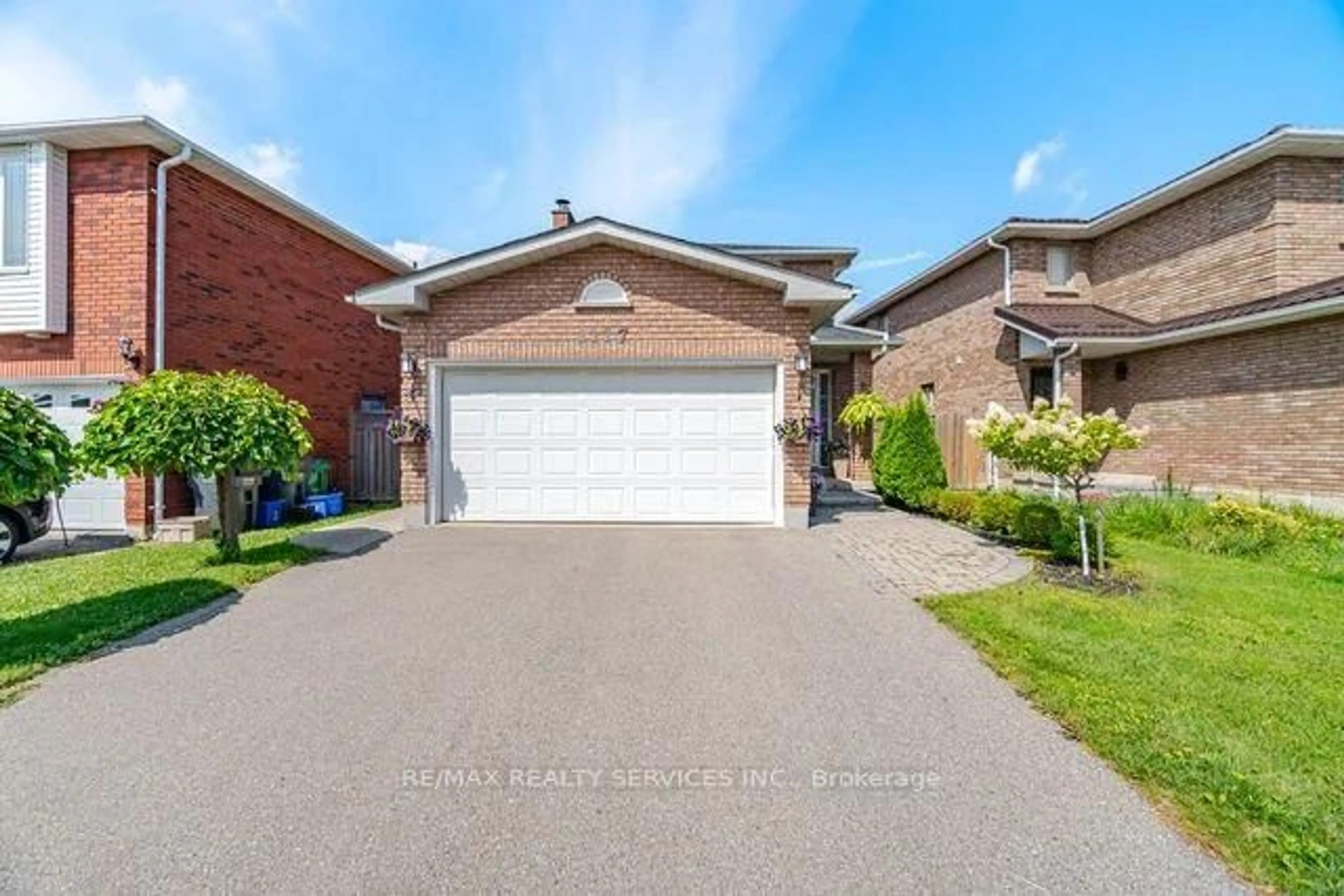 Home with brick exterior material, street for 1117 Sherwood Mills Blvd, Mississauga Ontario L5V 1S8