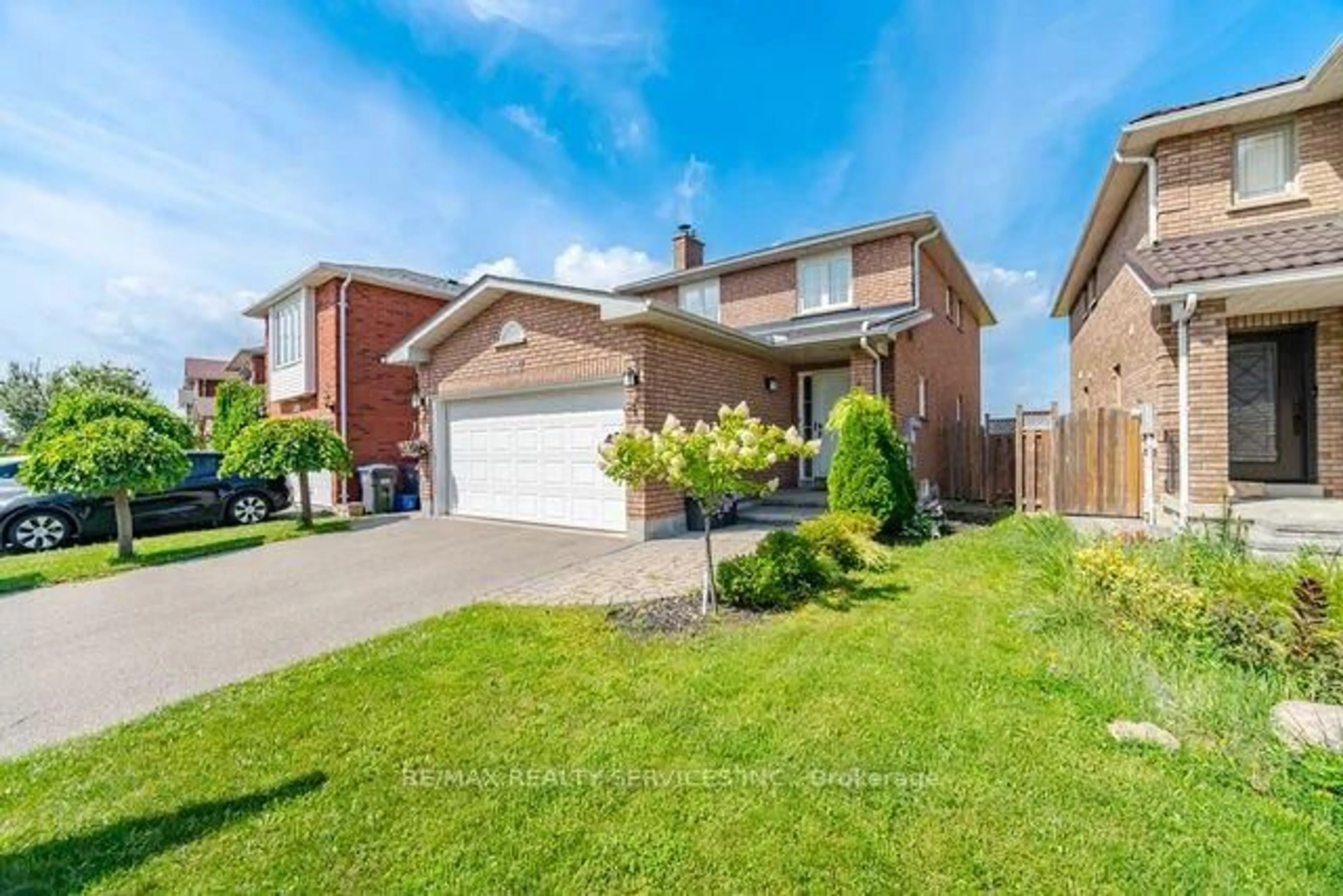 Home with brick exterior material, street for 1117 Sherwood Mills Blvd, Mississauga Ontario L5V 1S8