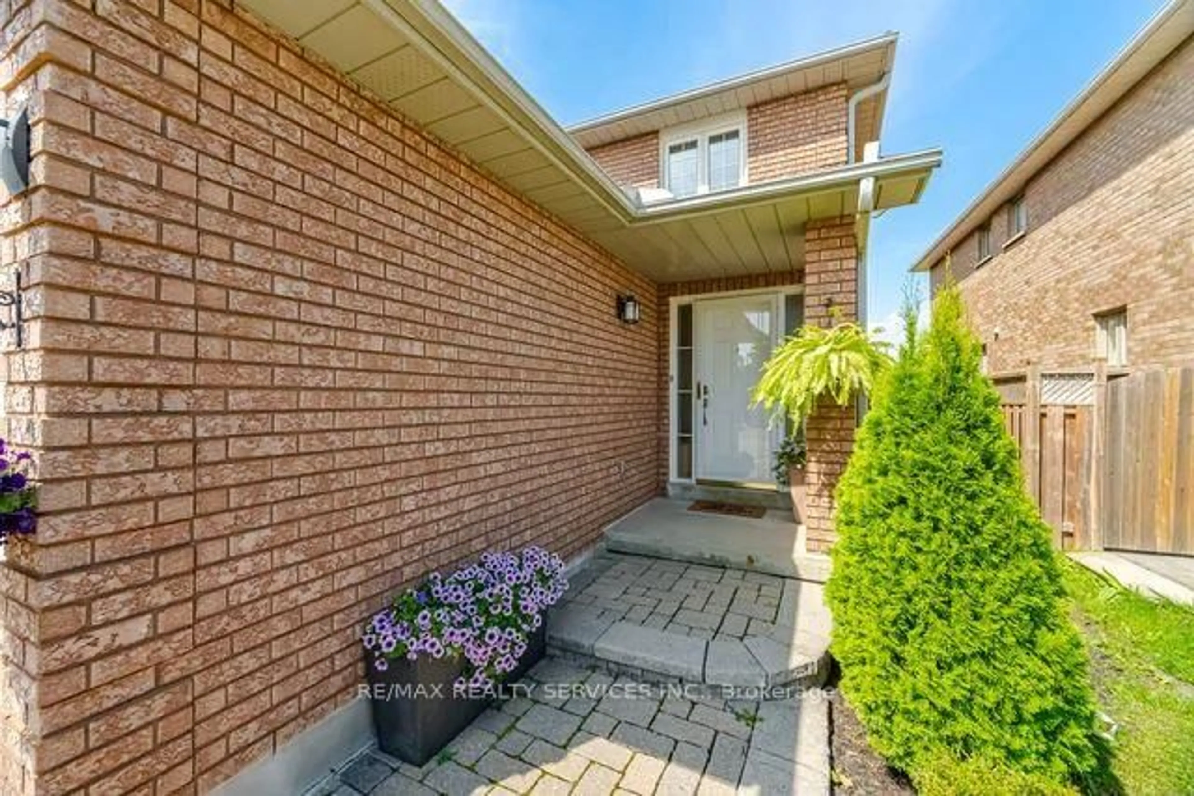 Home with brick exterior material, street for 1117 Sherwood Mills Blvd, Mississauga Ontario L5V 1S8