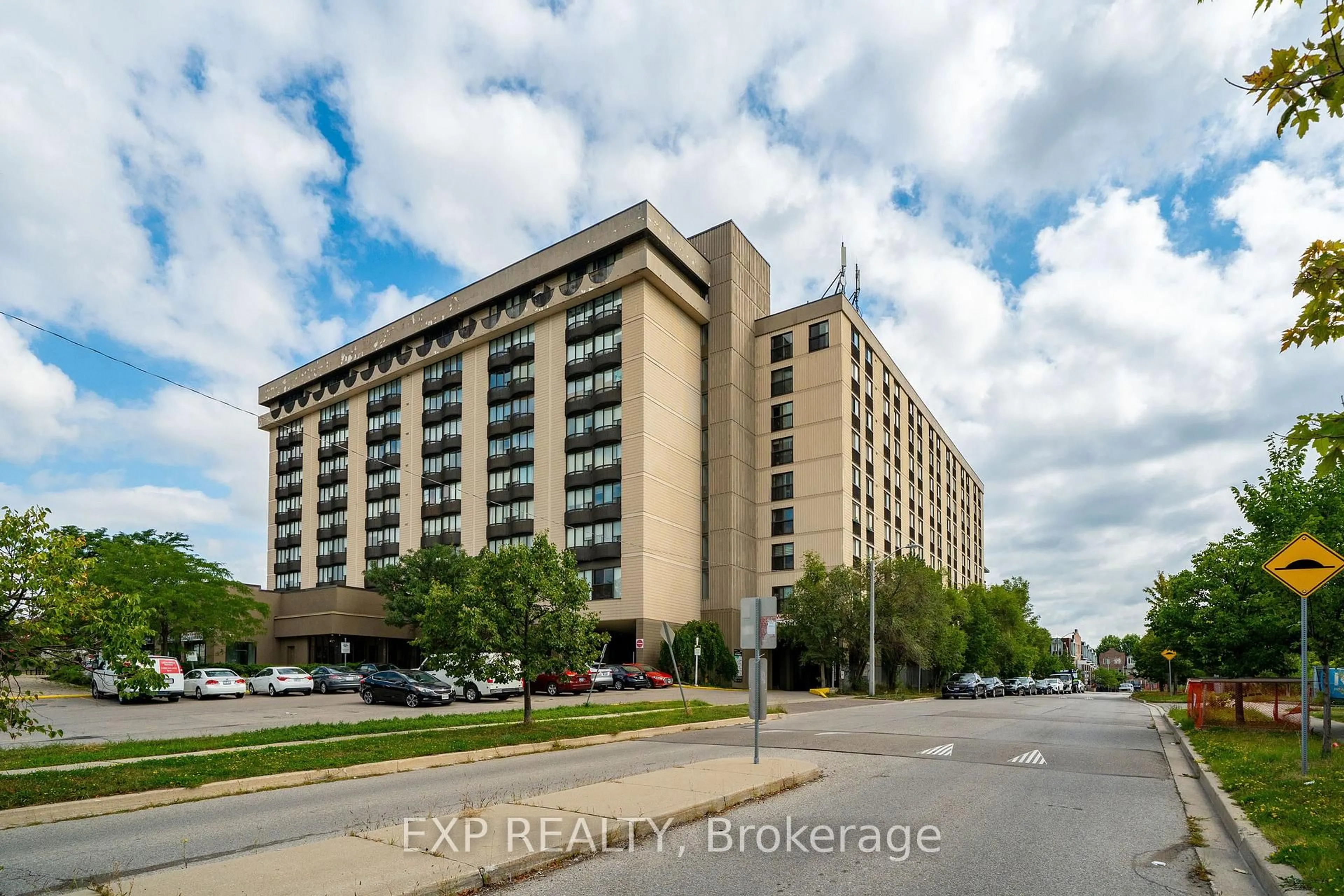 Unknown for 2737 Keele St #312, Toronto Ontario M3M 2E9