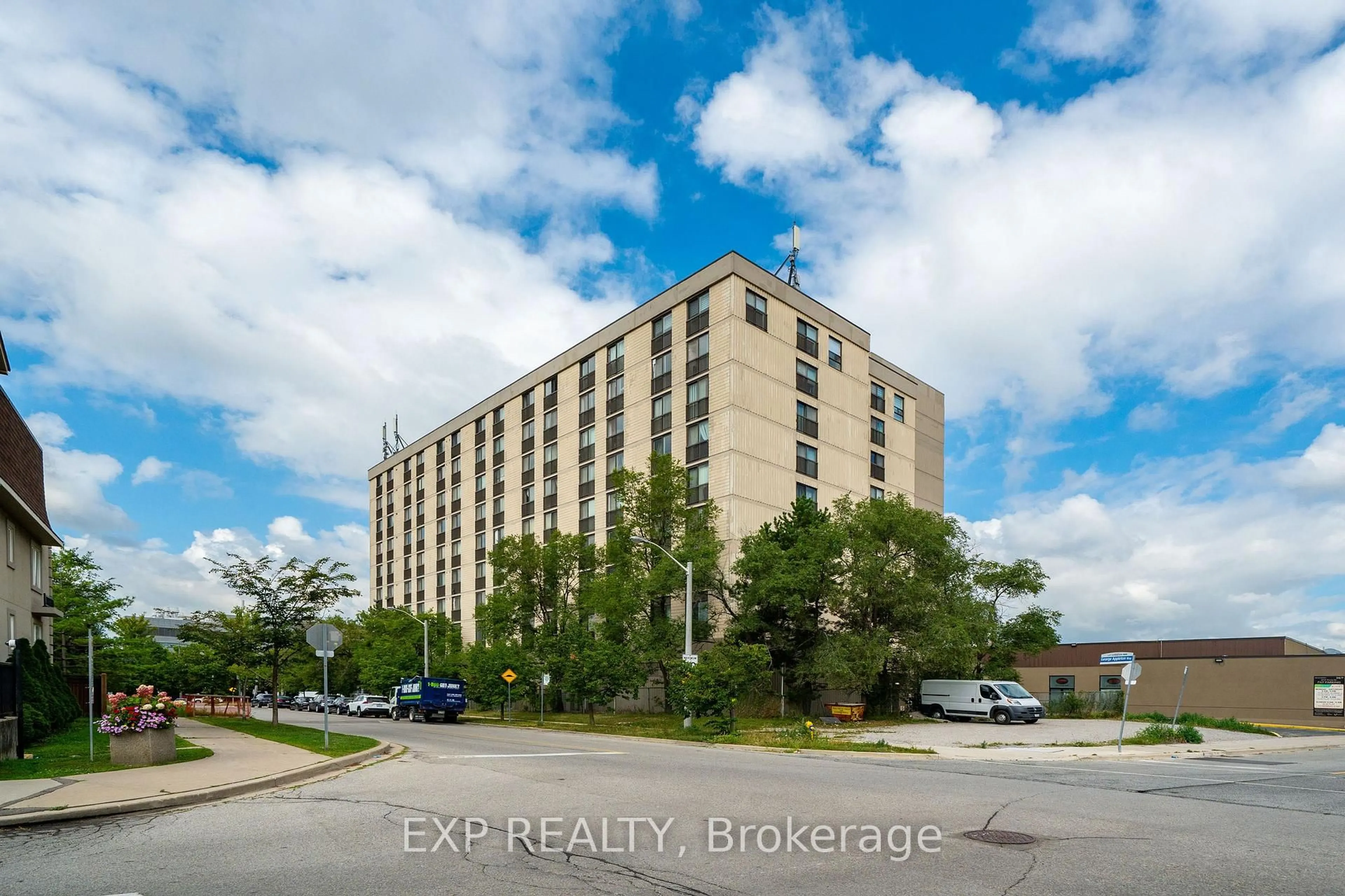 A pic from outside/outdoor area/front of a property/back of a property/a pic from drone, building for 2737 Keele St #312, Toronto Ontario M3M 2E9