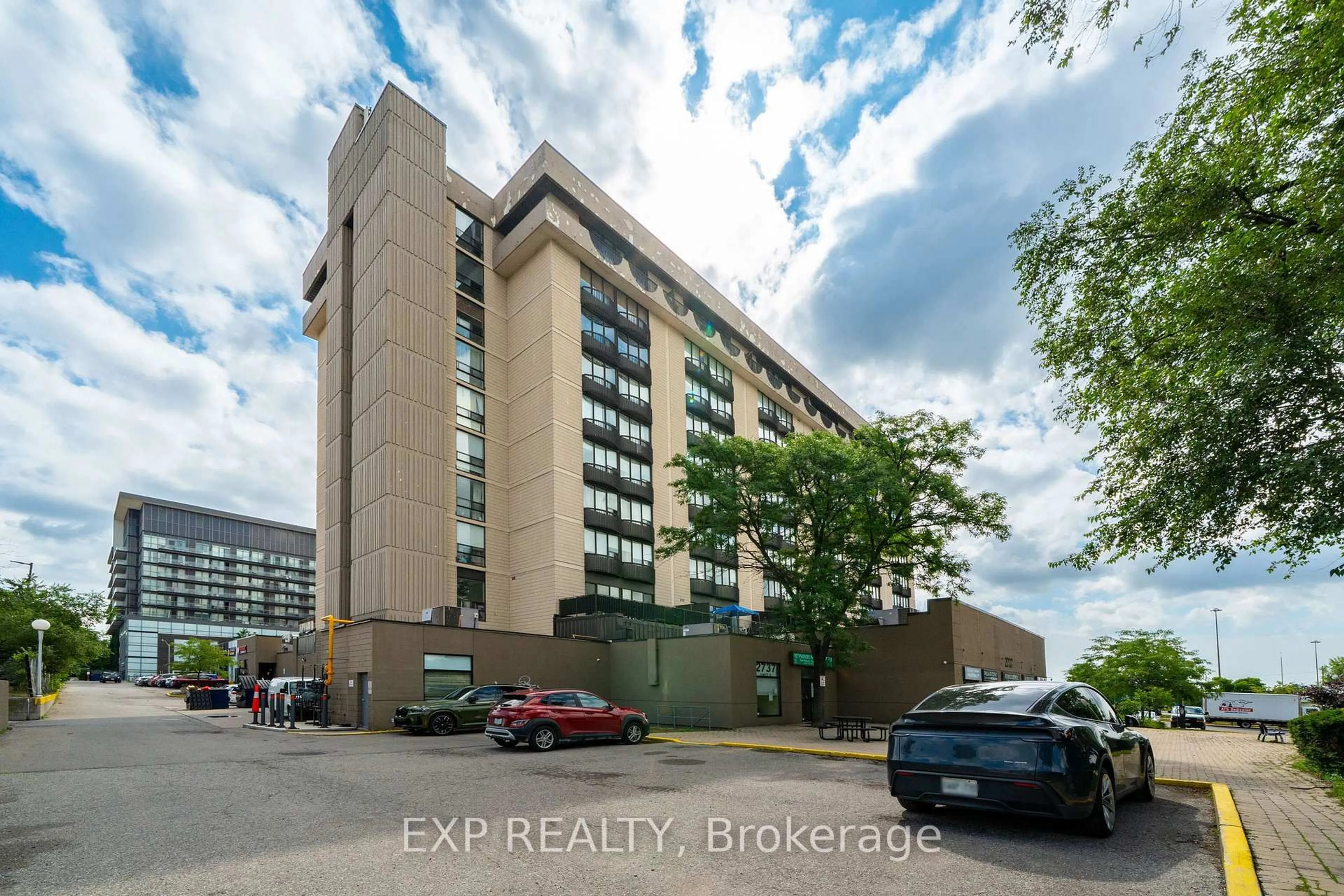 A pic from outside/outdoor area/front of a property/back of a property/a pic from drone, building for 2737 Keele St #312, Toronto Ontario M3M 2E9