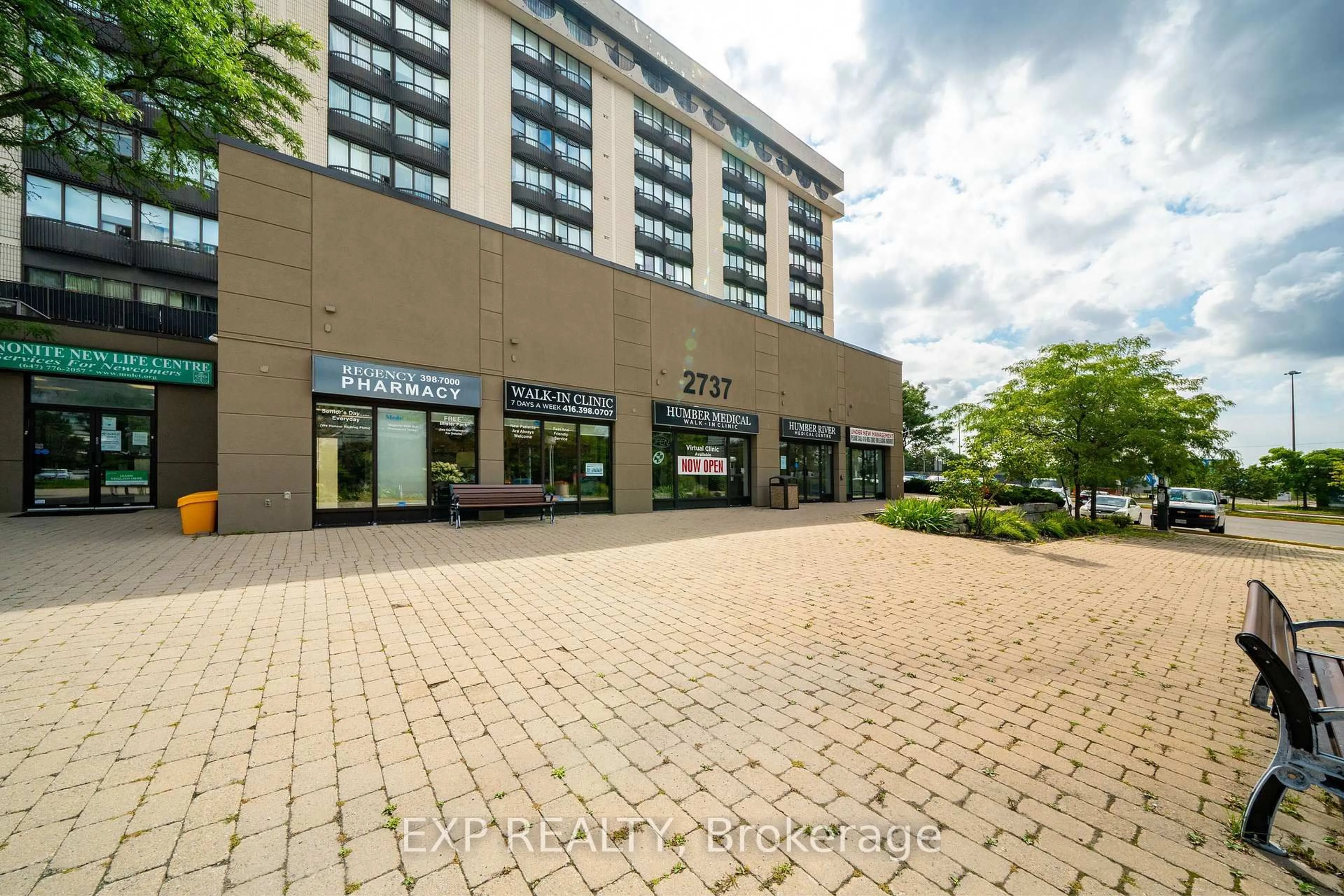 Patio, building for 2737 Keele St #312, Toronto Ontario M3M 2E9