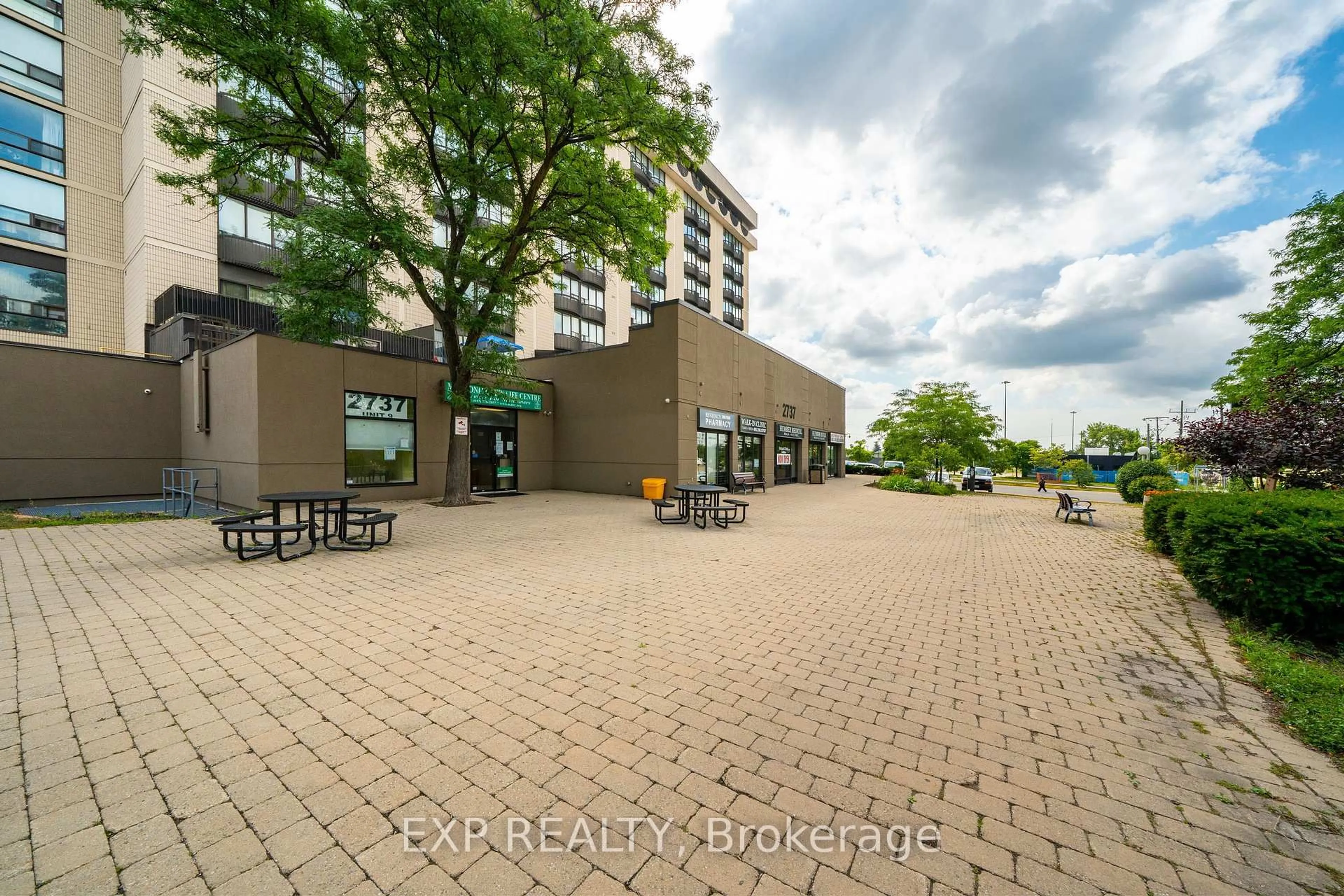 Patio, building for 2737 Keele St #312, Toronto Ontario M3M 2E9